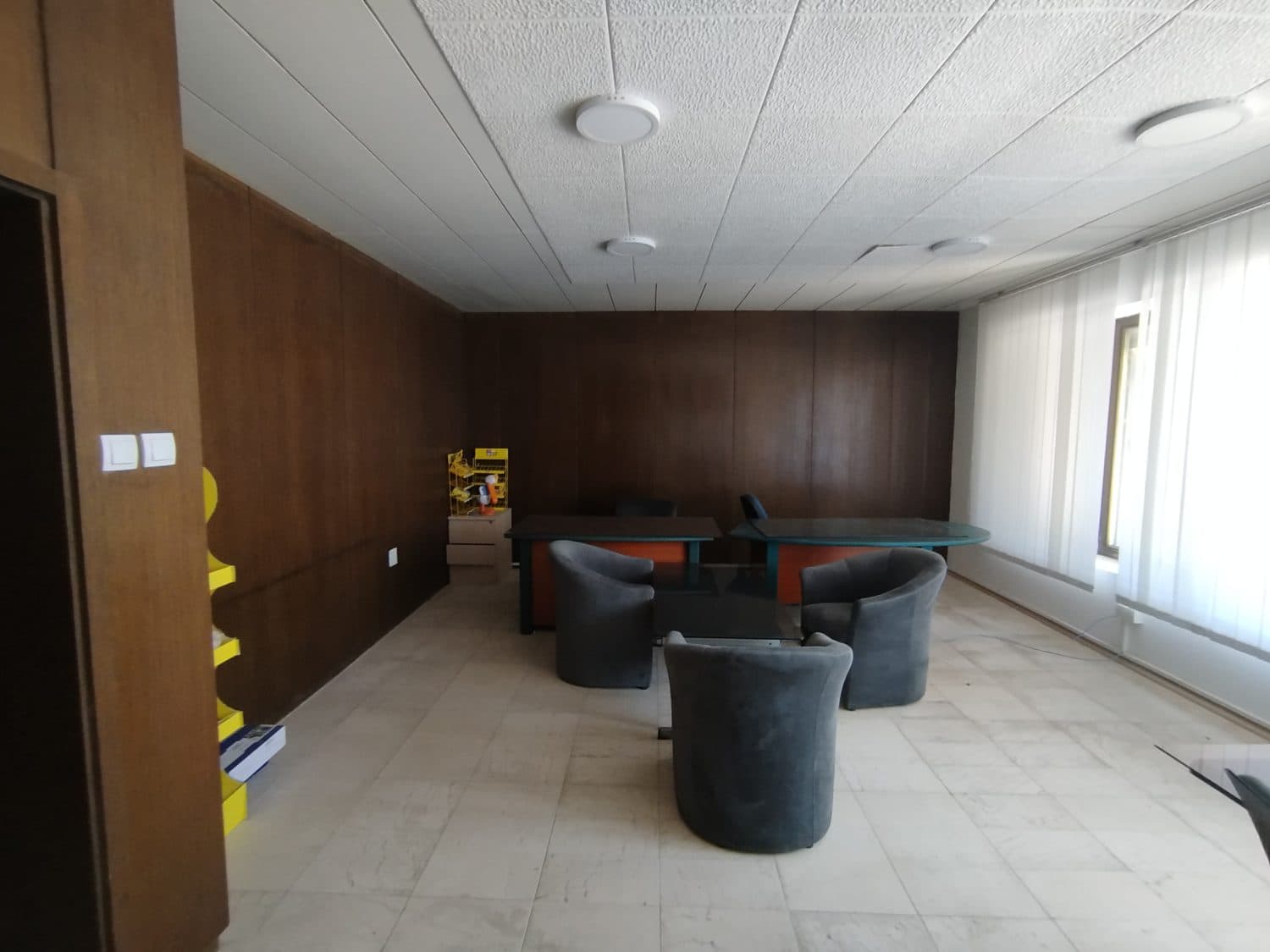 Управна зграда 800м2 - За Изнајмување - Гази Баба - Слика 13