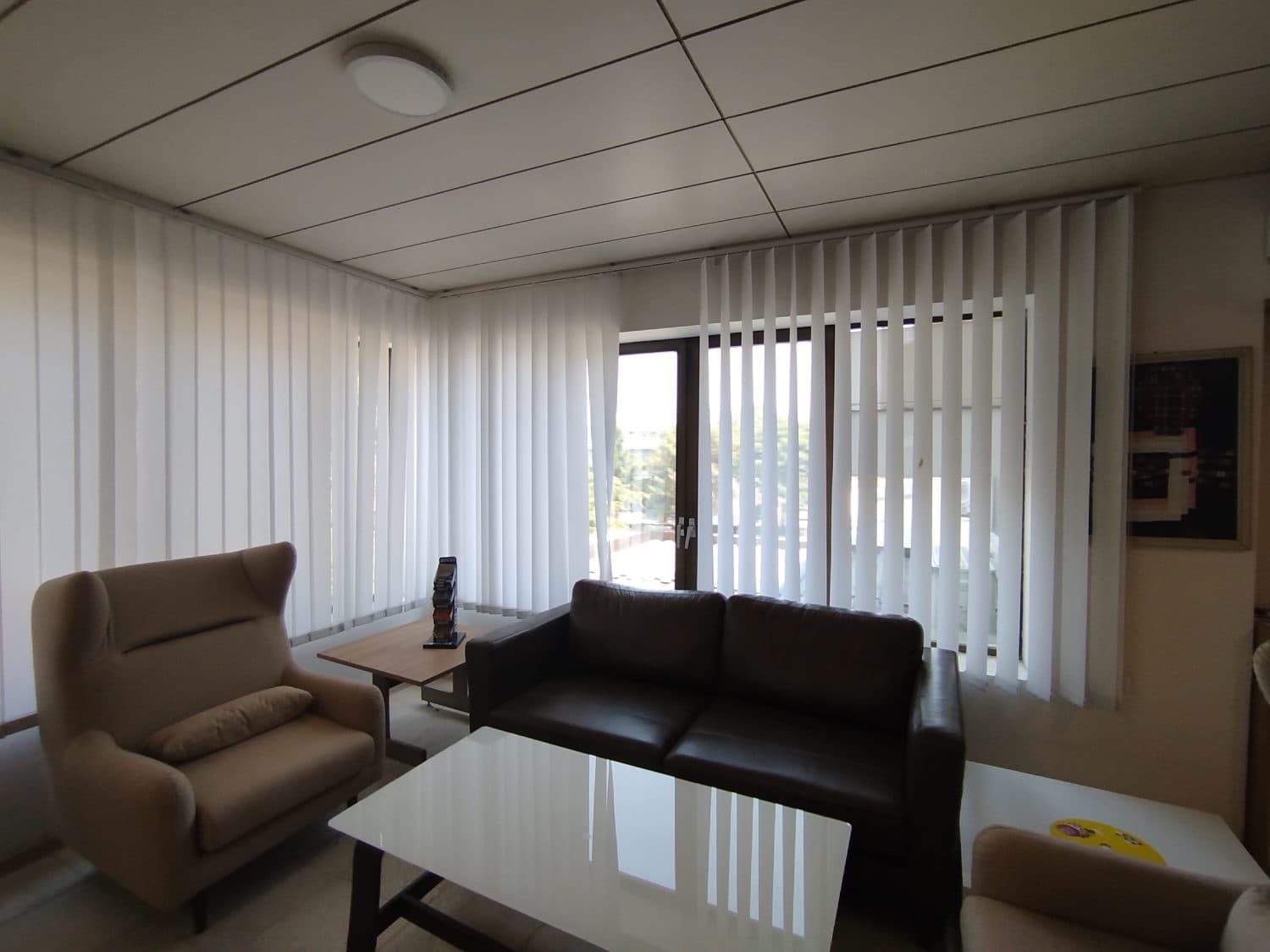 Управна зграда 800м2 - За Изнајмување - Гази Баба - Слика 1