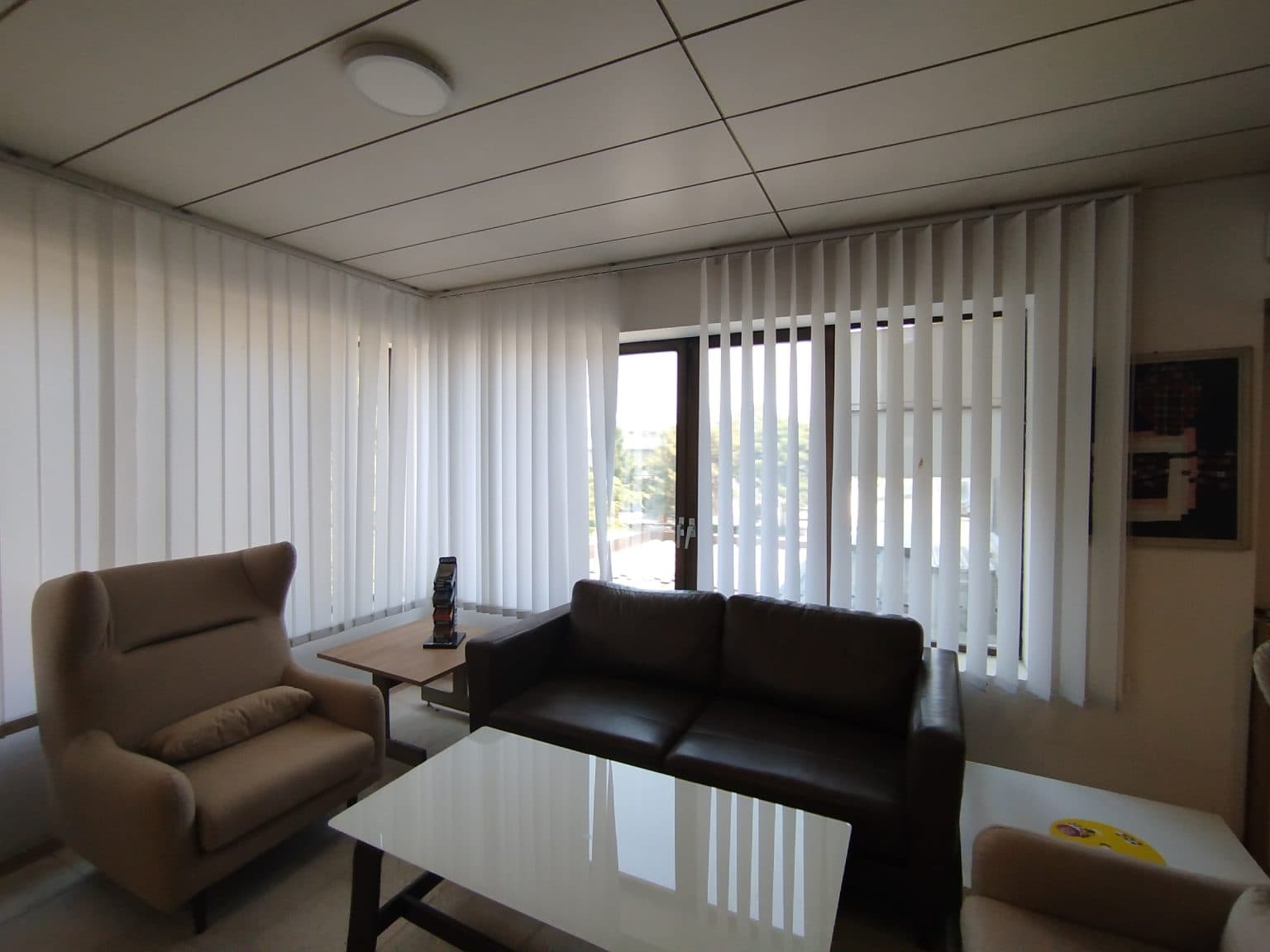 Управна зграда 800м2 - За Изнајмување - Гази Баба