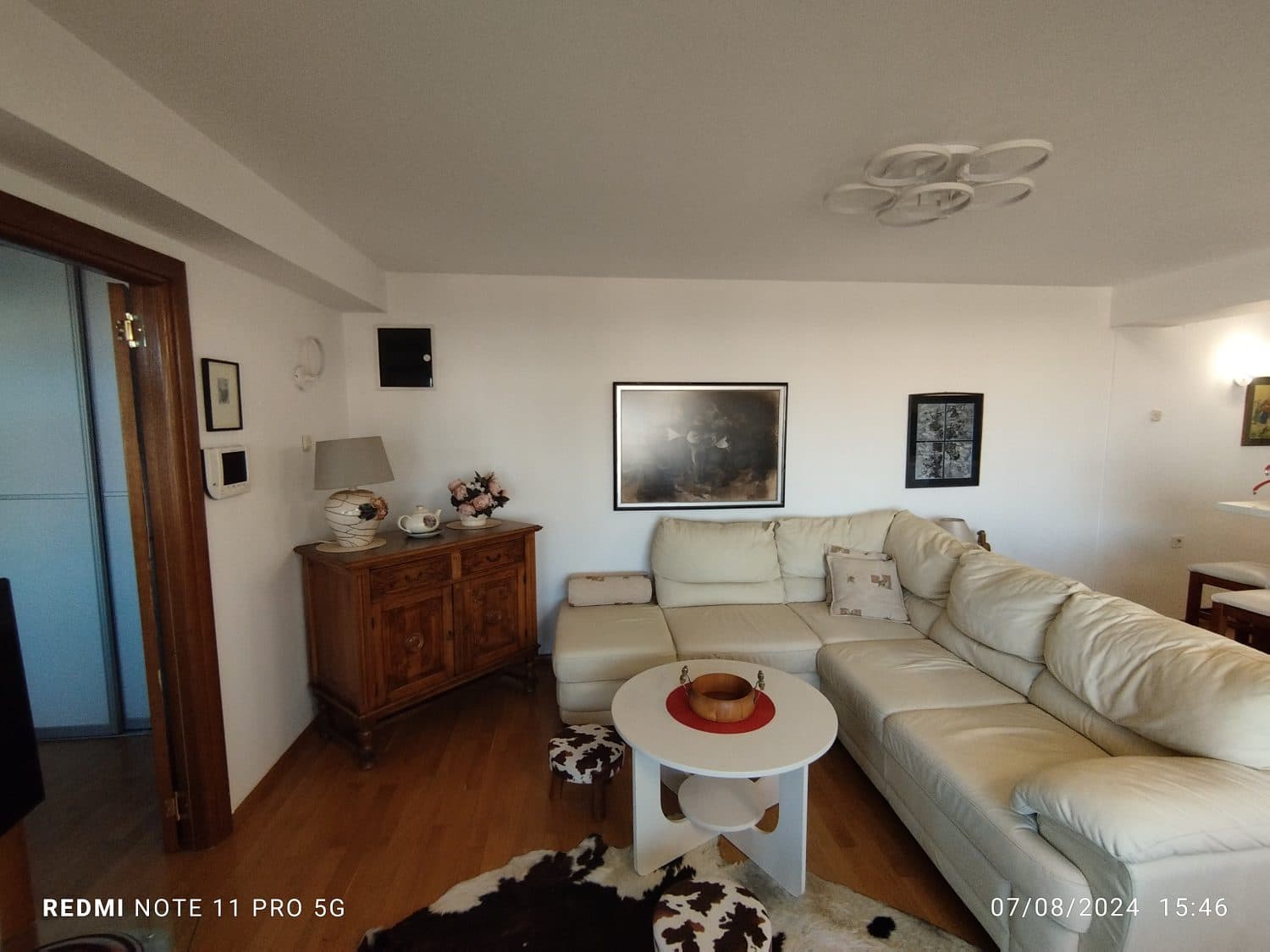 Fully furnished apartment with city view - For Rent - Crniche - Image 3