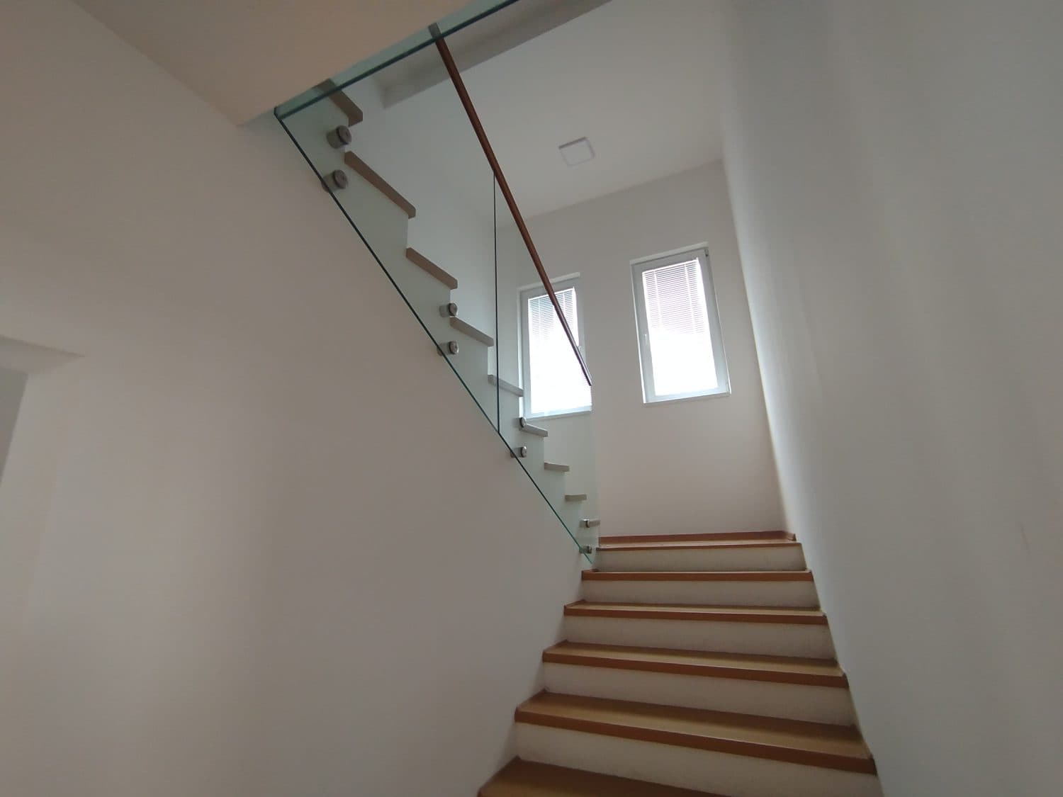 Нова модерна куќа во Бардовци - За Изнајмување - Бардовци - Слика 6