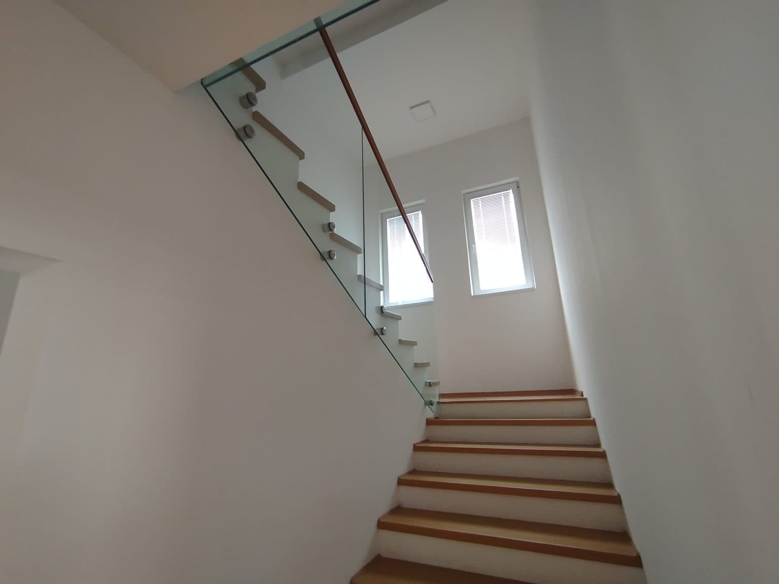 Нова модерна куќа во Бардовци - За Изнајмување - Бардовци - Слика 6