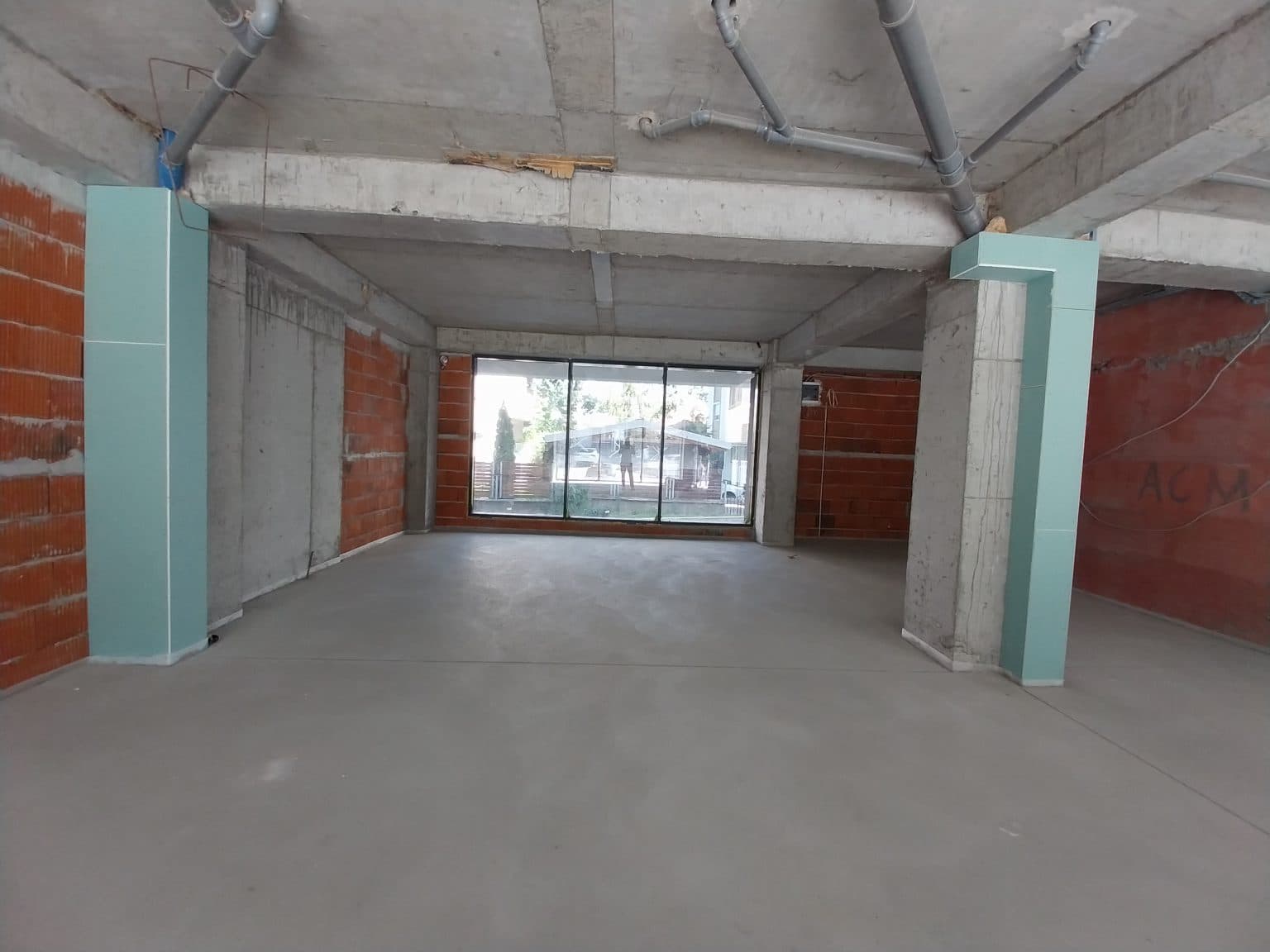 Се изнајмува деловен простор во Црниче - 2