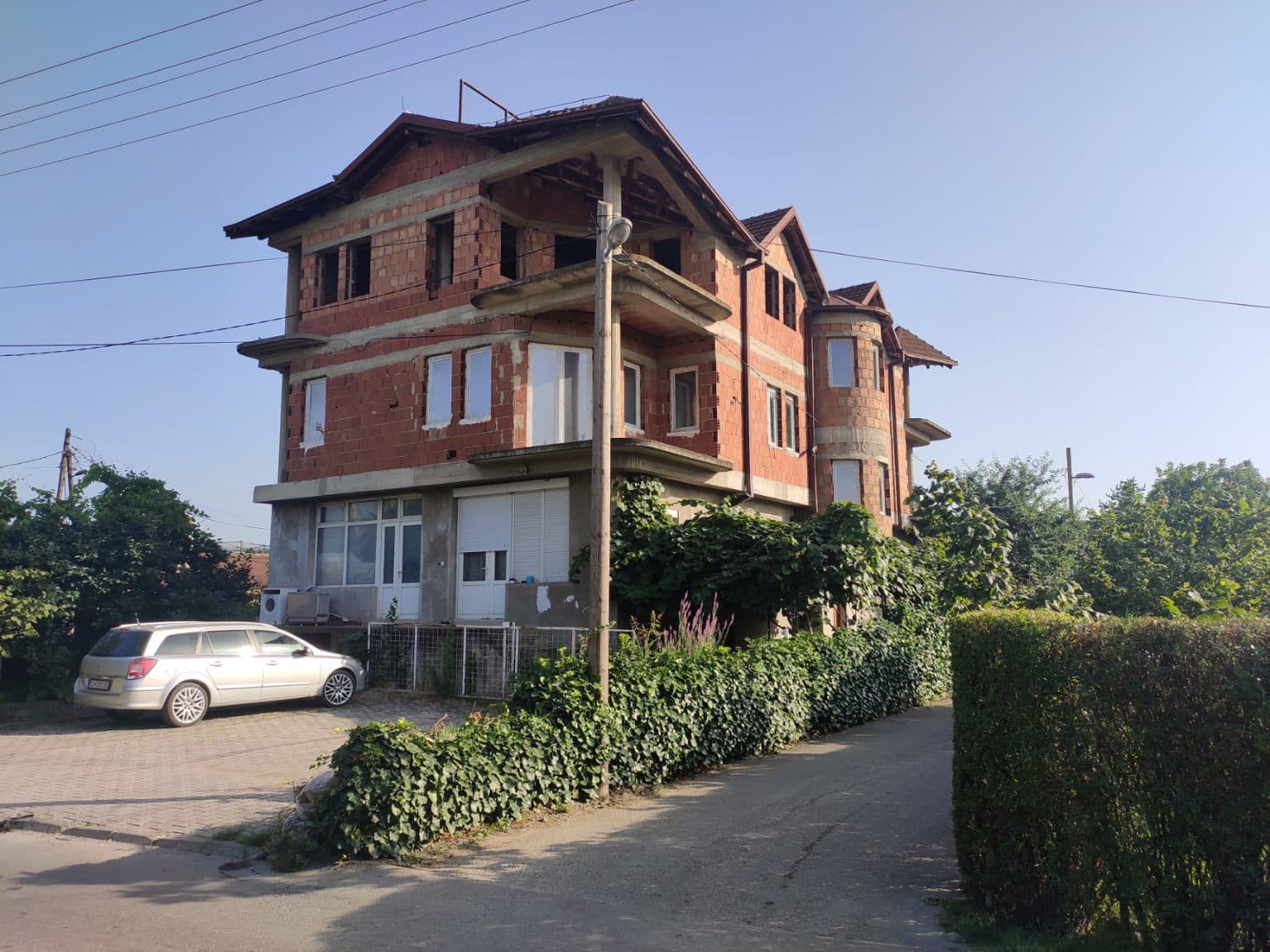 Се продава куќа во Лисиче - За Продажба - Аеродром