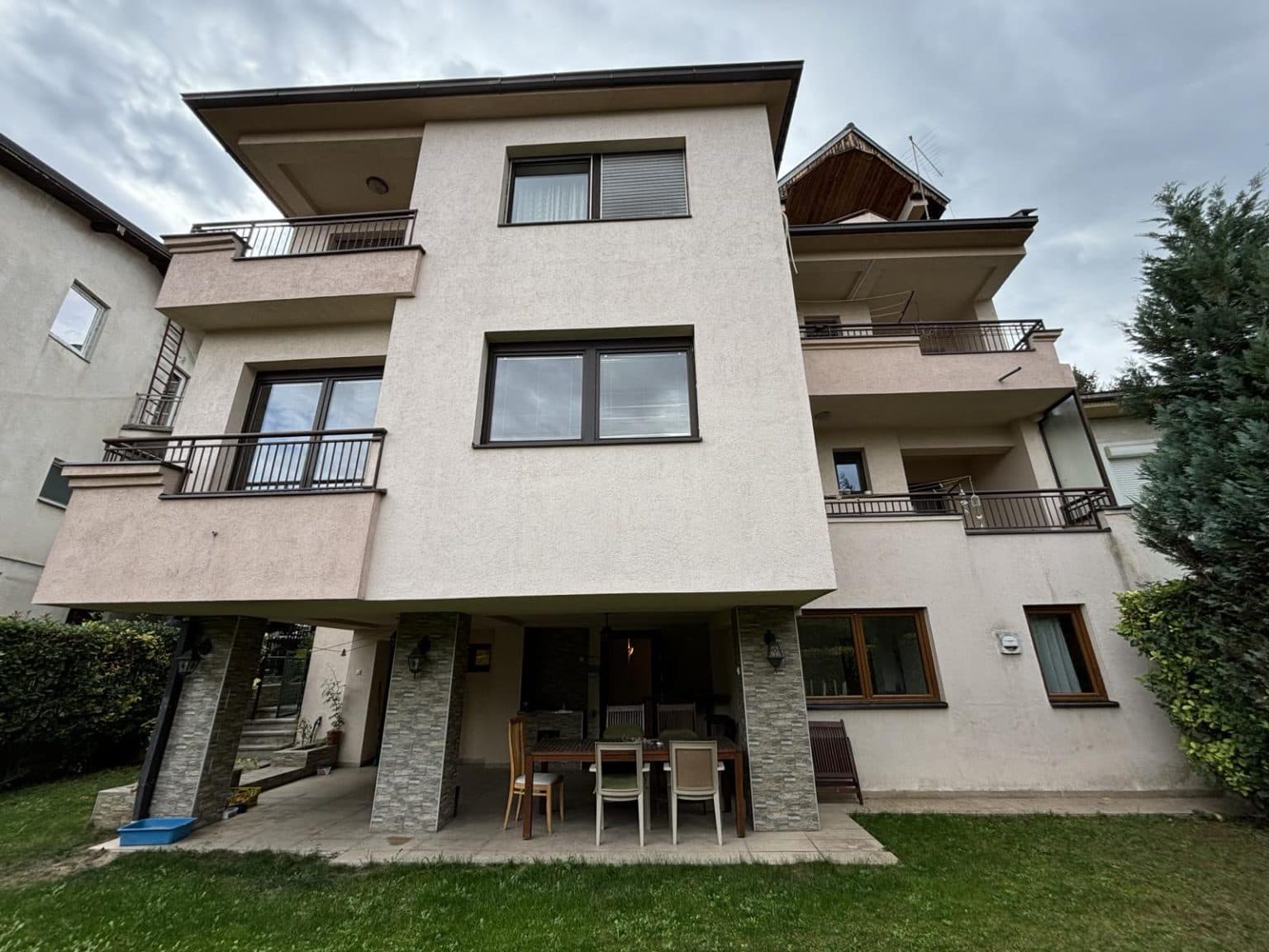 House for sale in Vodno 350m2 - For Sale - Vodno