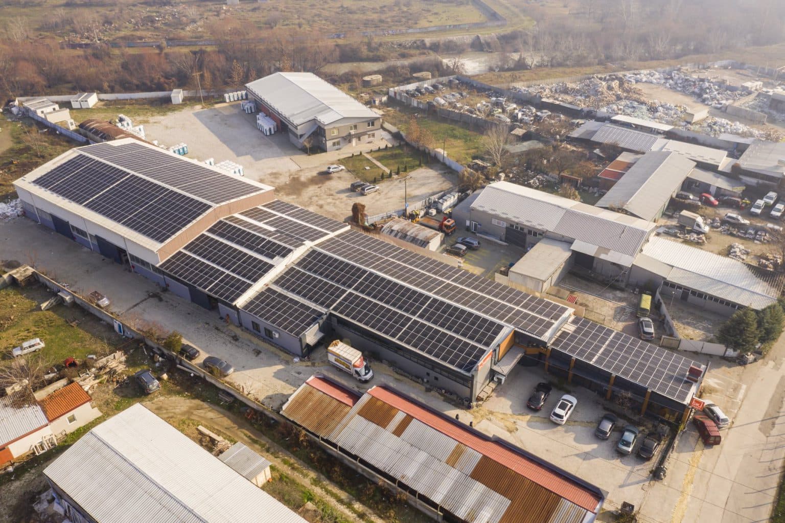 Деловен објект 2700м2 во Ѓорче Петров - За Изнајмување - Ѓорче Петров