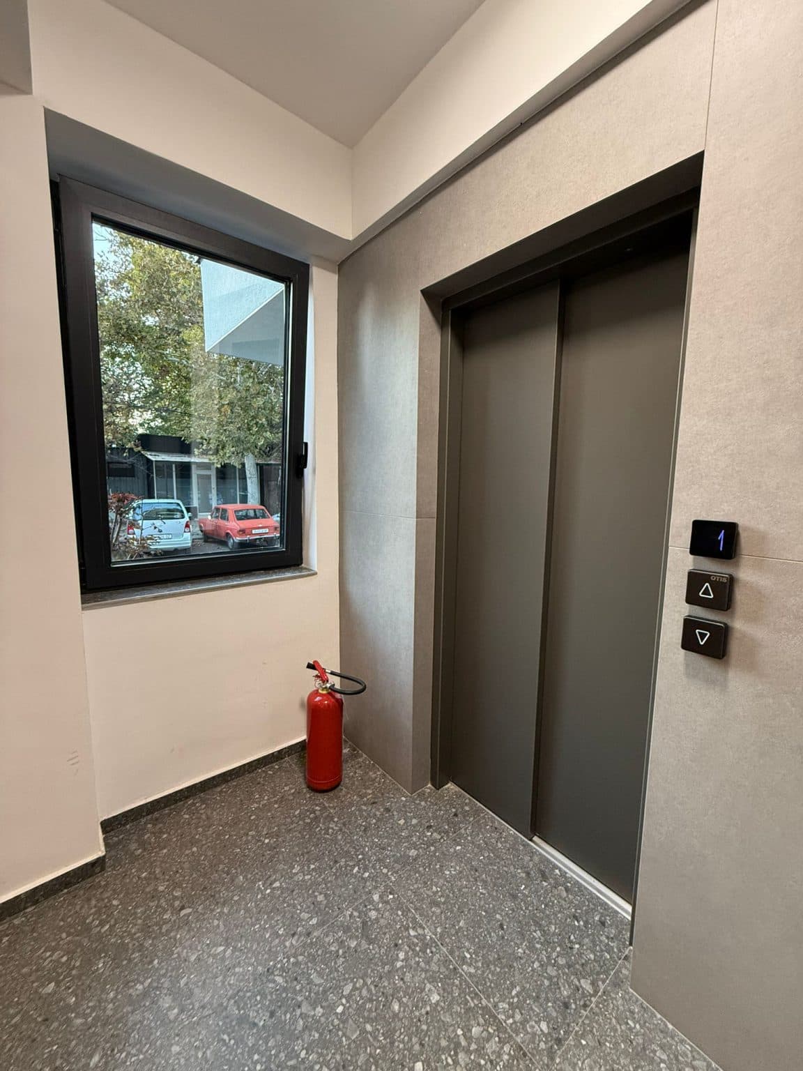 Modern office space 550m2 in Taftalidze - For Rent - Karposh - Image 11