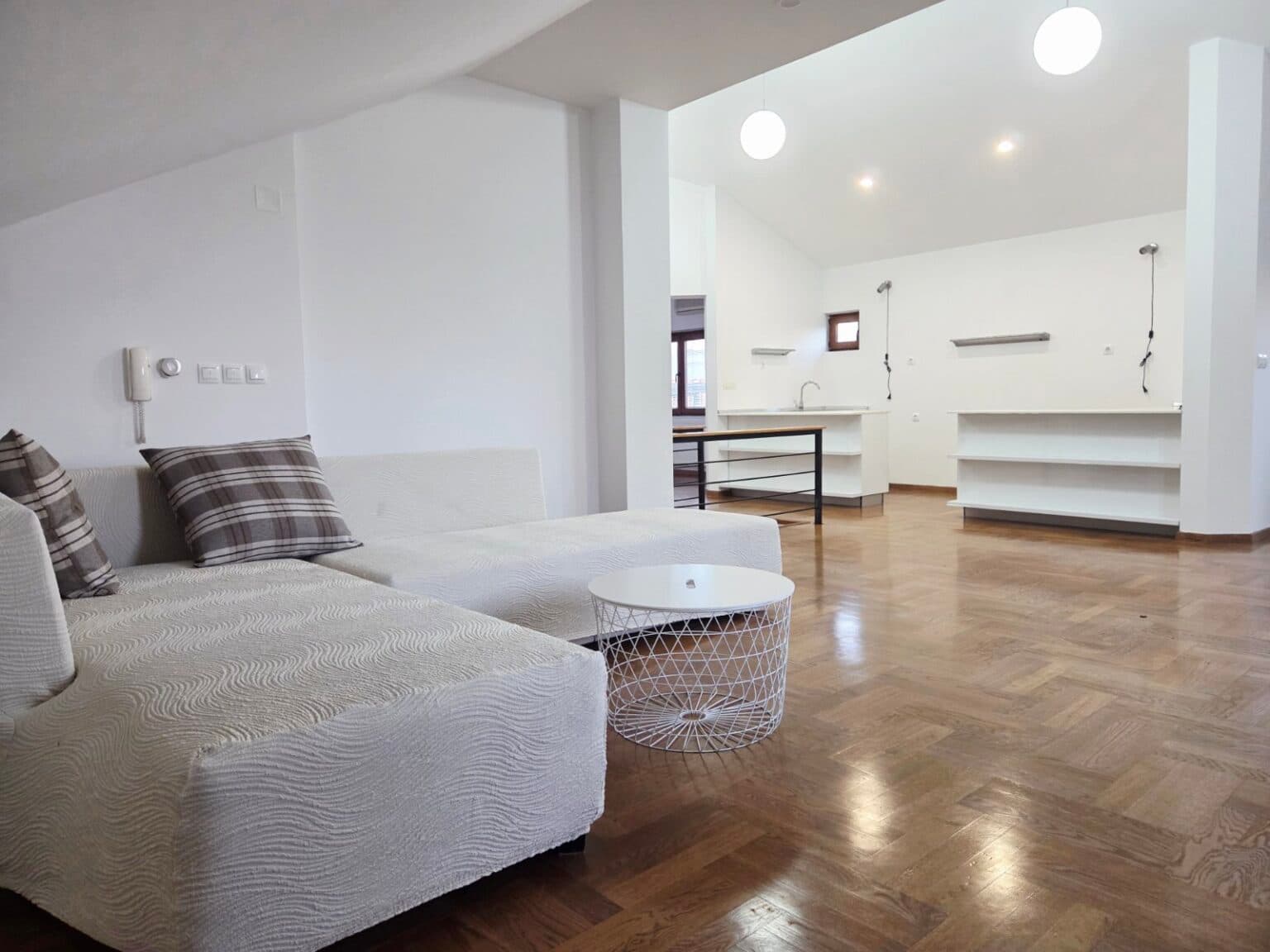 House 250m2 with green yard in Crniche - For Rent - Crniche - Image 11