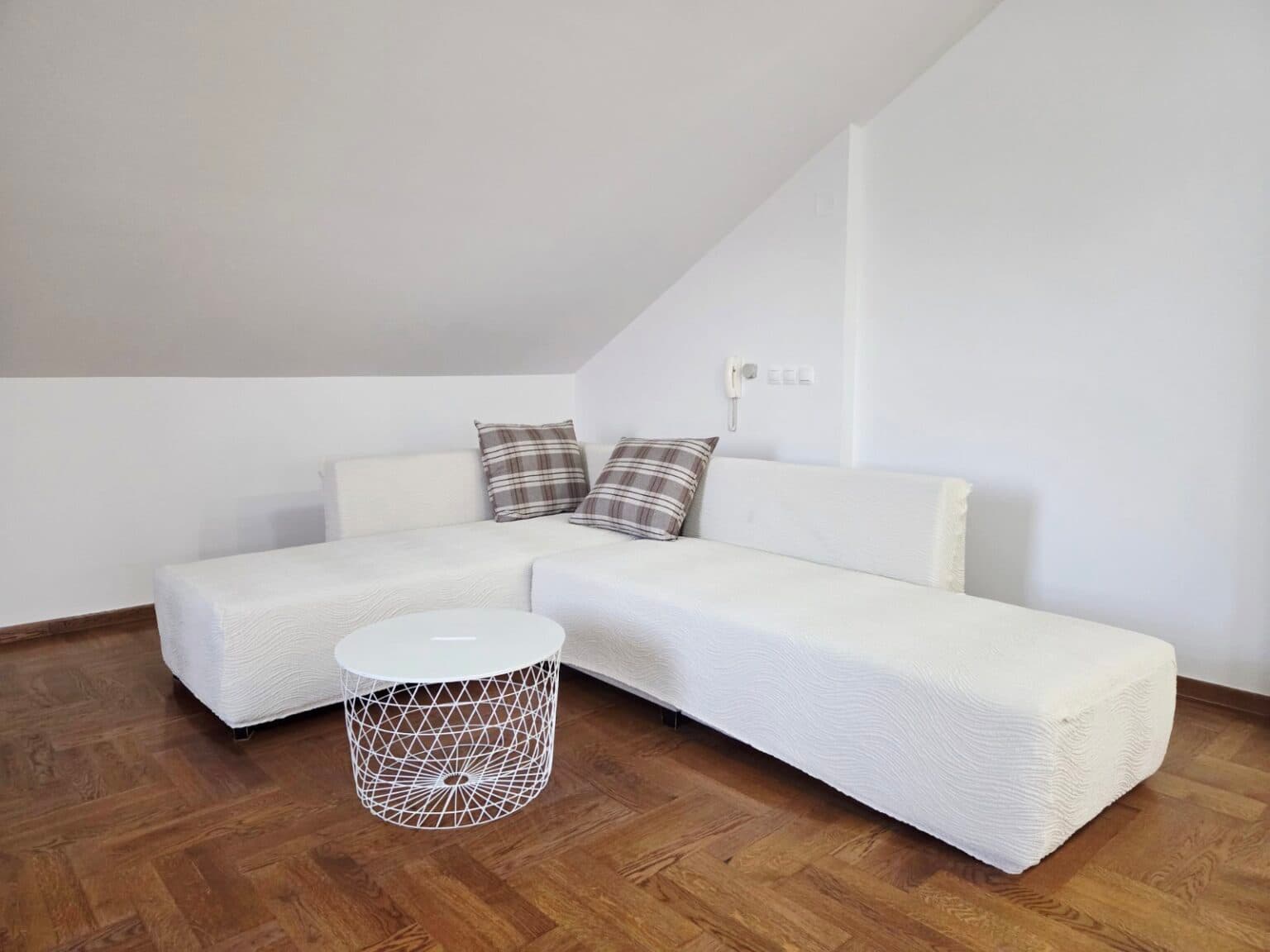 House 250m2 with green yard in Crniche - For Rent - Crniche - Image 12