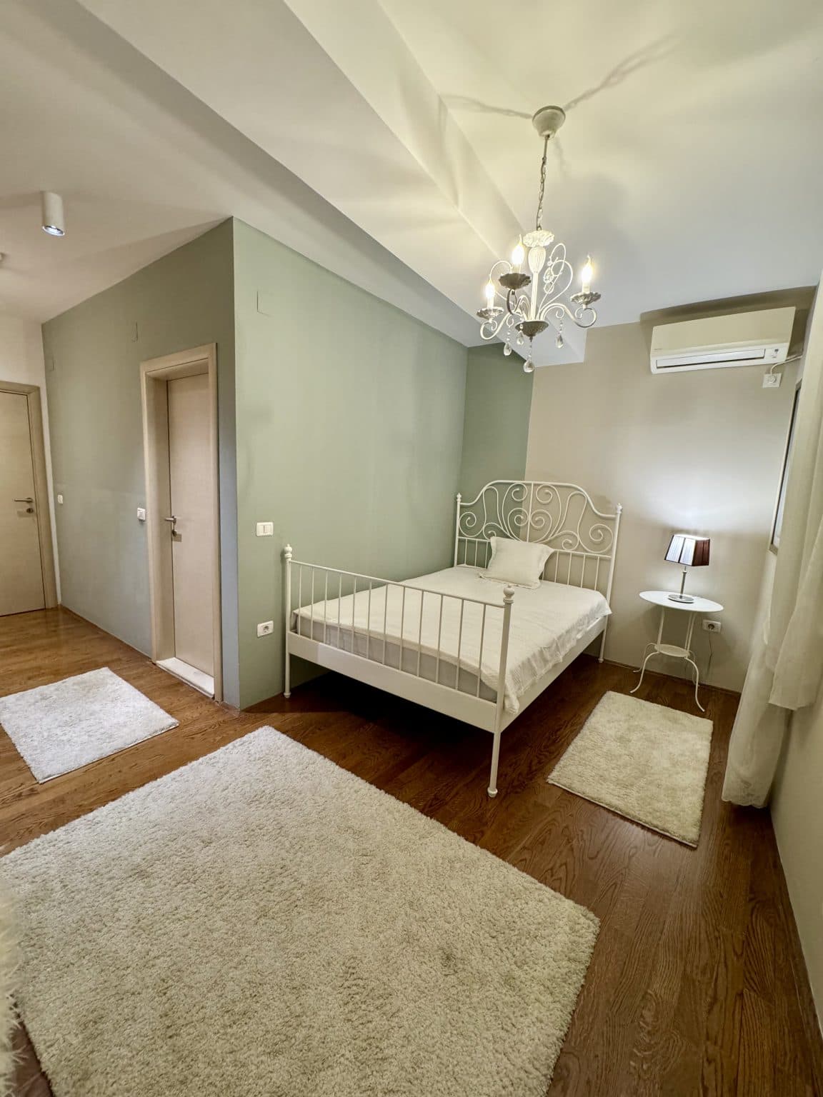 КОМПЛЕТНО ОПРЕМЕН СТАН 140м2 ВО КАРПОШ - За Продажба - Карпош - Слика 10