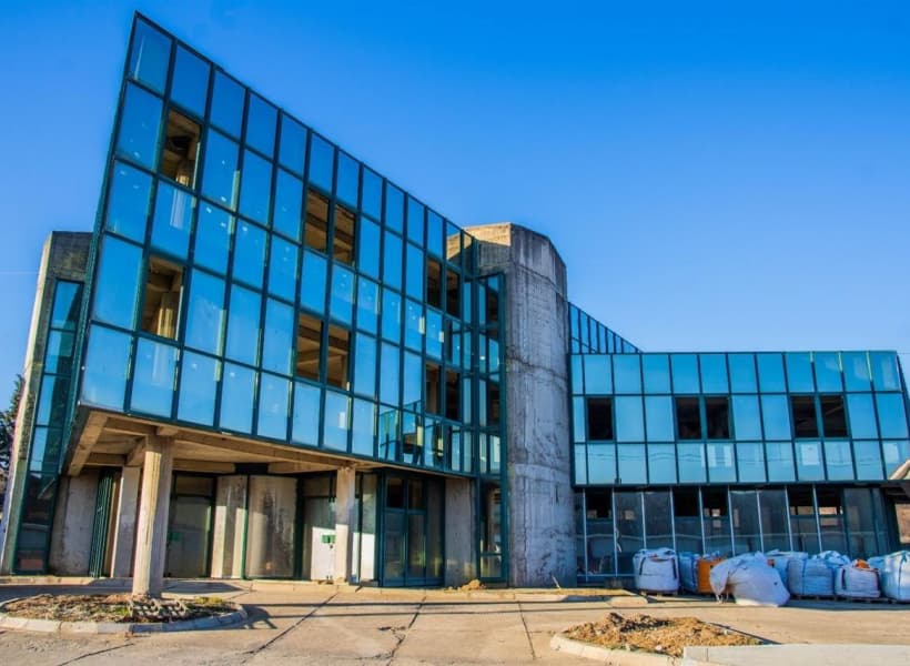 Деловен објект 1354м2 во Кочани - За Продажба - Штип