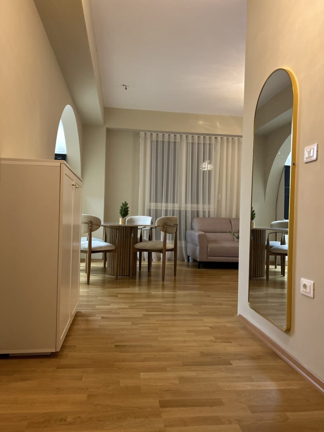 Комплетно опремен стан 73m2 во East Gate - За Изнајмување - Гази Баба - Слика 2