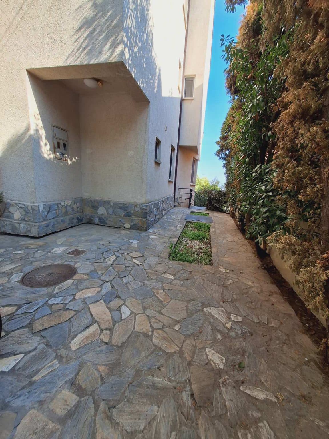 House 250m2 with green yard in Crniche - 3