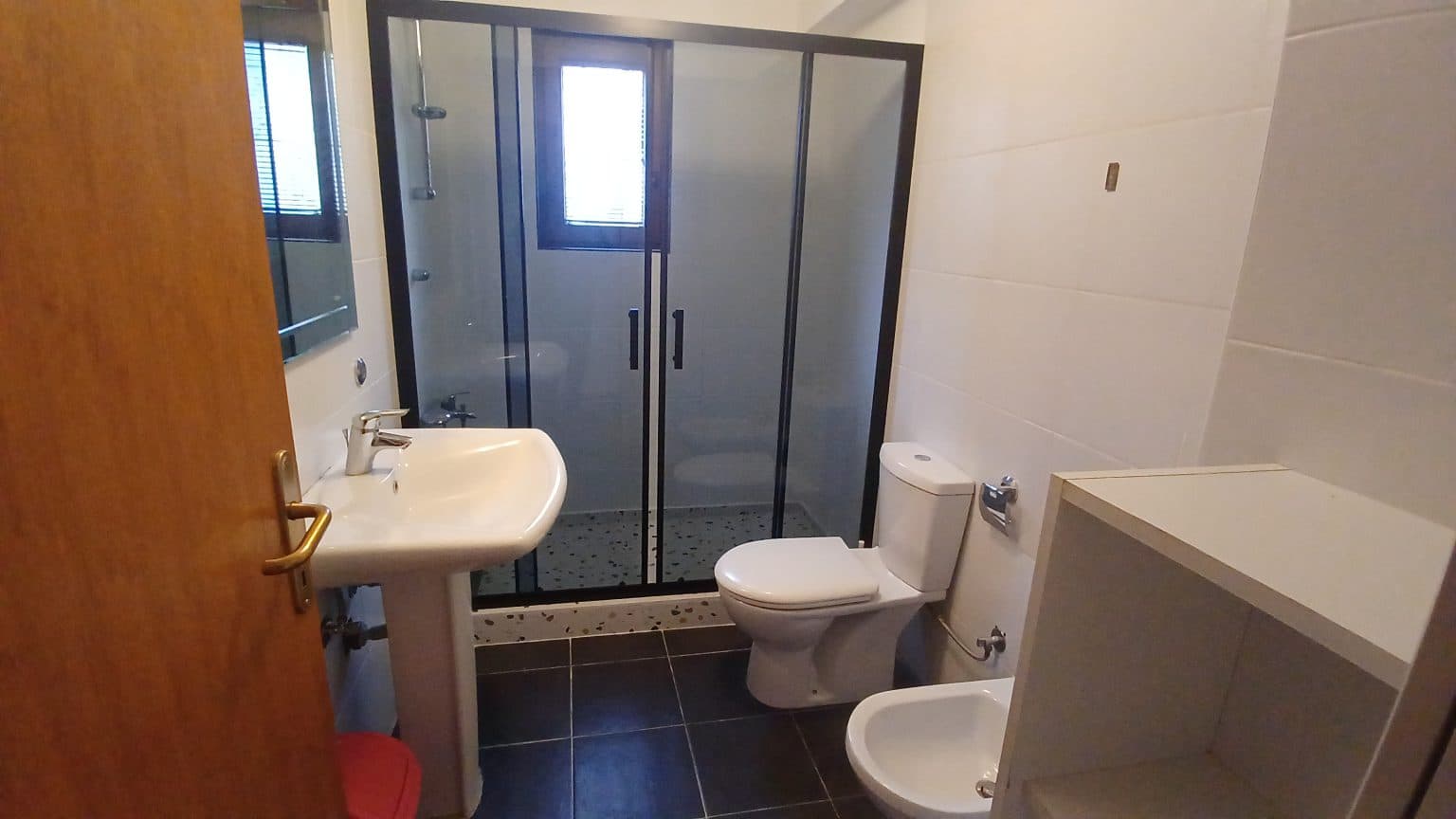 House 250m2 with green yard in Crniche - For Rent - Crniche - Image 11