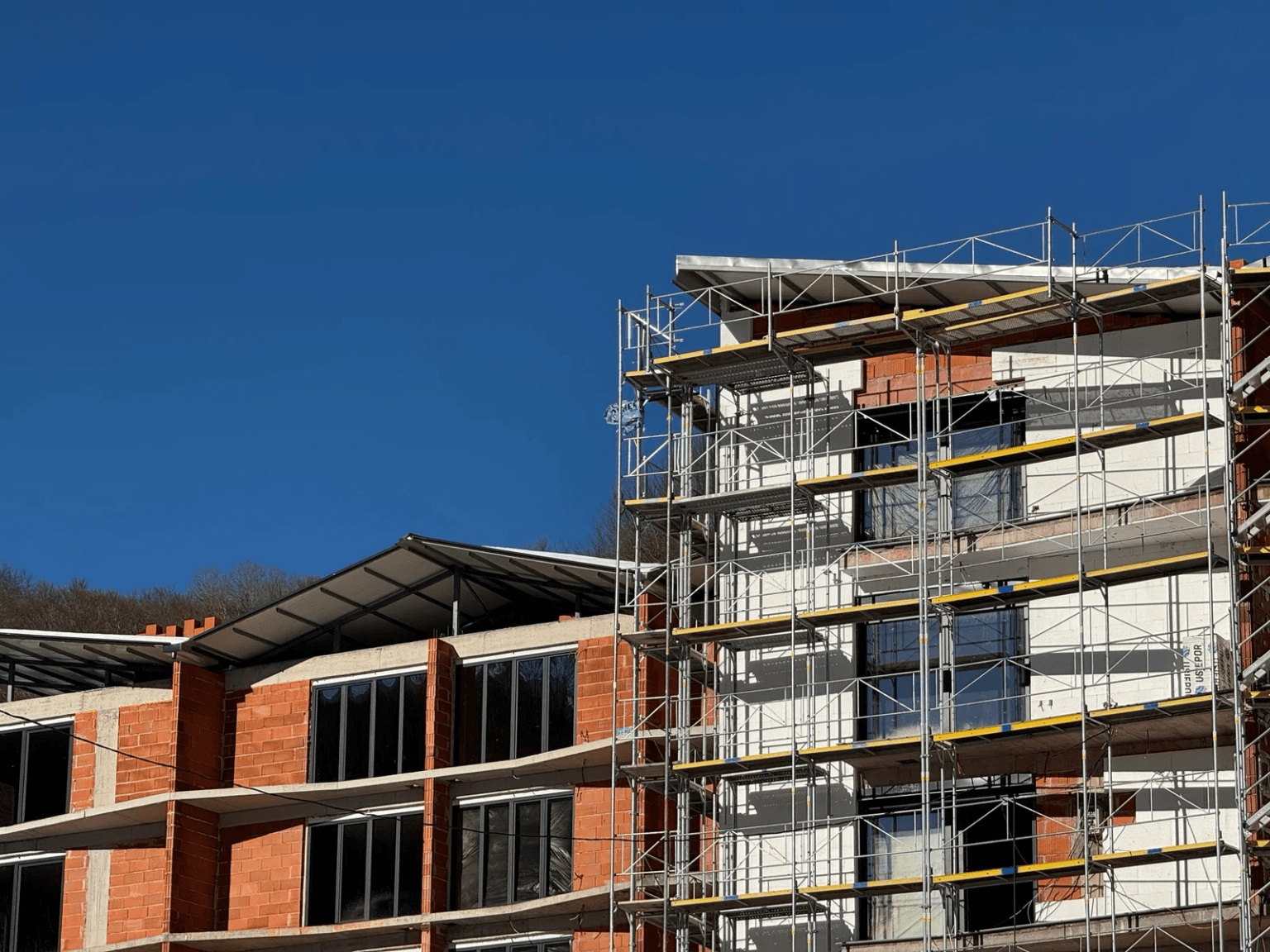 Апартман 62м2 со двор 40м2 во нов комплекс во Маврово - За Продажба - Маврово - Слика 11