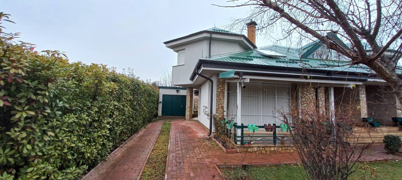 Spacious house 300m2 with garden in Vizbegovo - For Sale - Karposh - Image 1