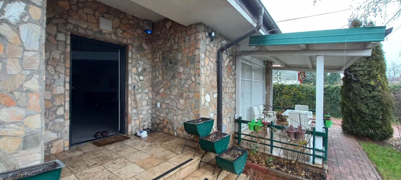 Spacious house 300m2 with garden in Vizbegovo - For Sale - Karposh - Image 3