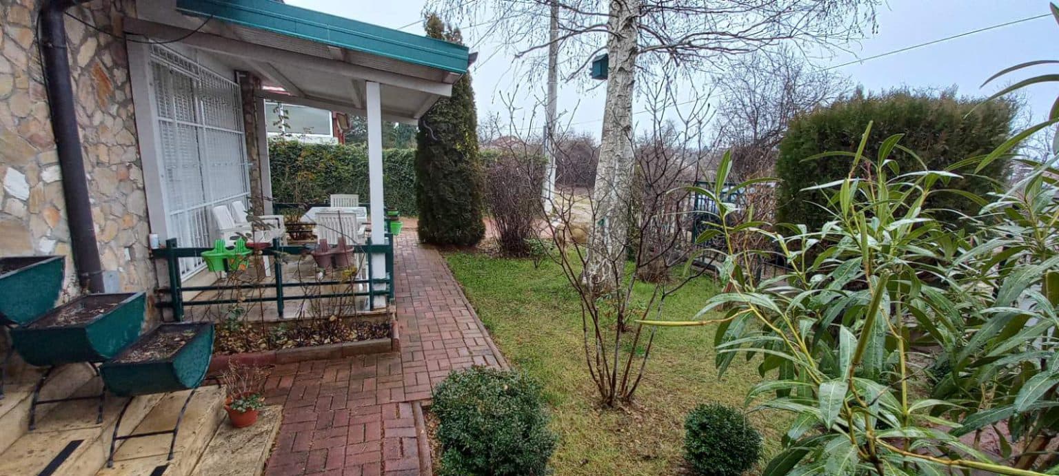 Spacious house 300m2 with garden in Vizbegovo - For Sale - Karposh - Image 4