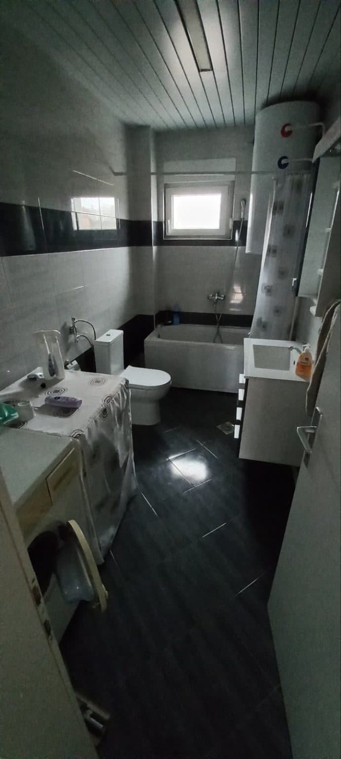 Spacious house 300m2 with garden in Vizbegovo - For Sale - Karposh - Image 11