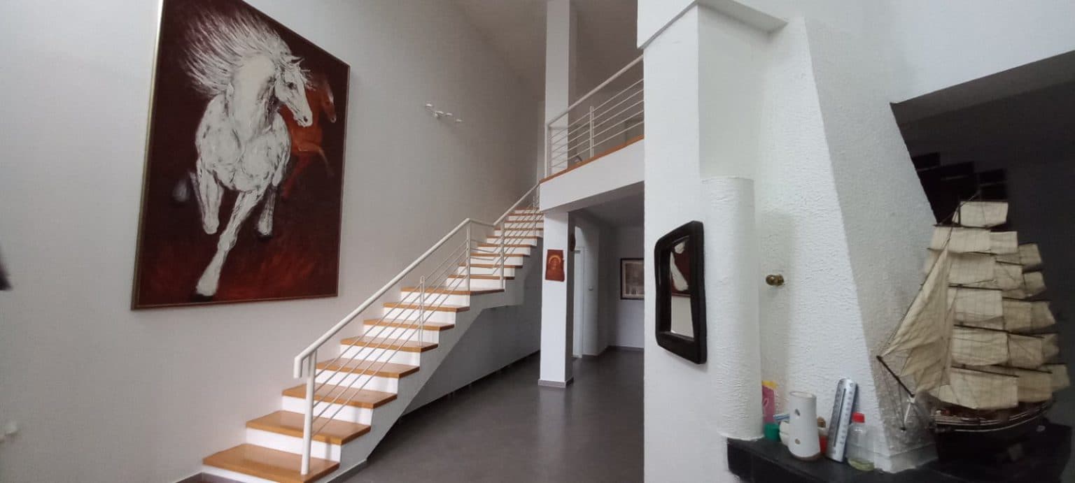 Spacious house 300m2 with garden in Vizbegovo - For Sale - Karposh - Image 5