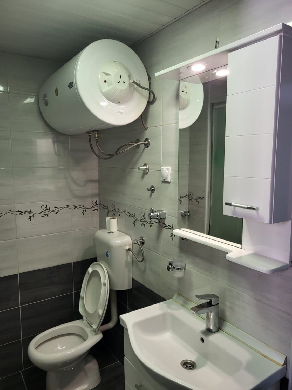 Spacious apartment 90m2 in Avtokomanda - For Rent - Gazi Baba - Image 9