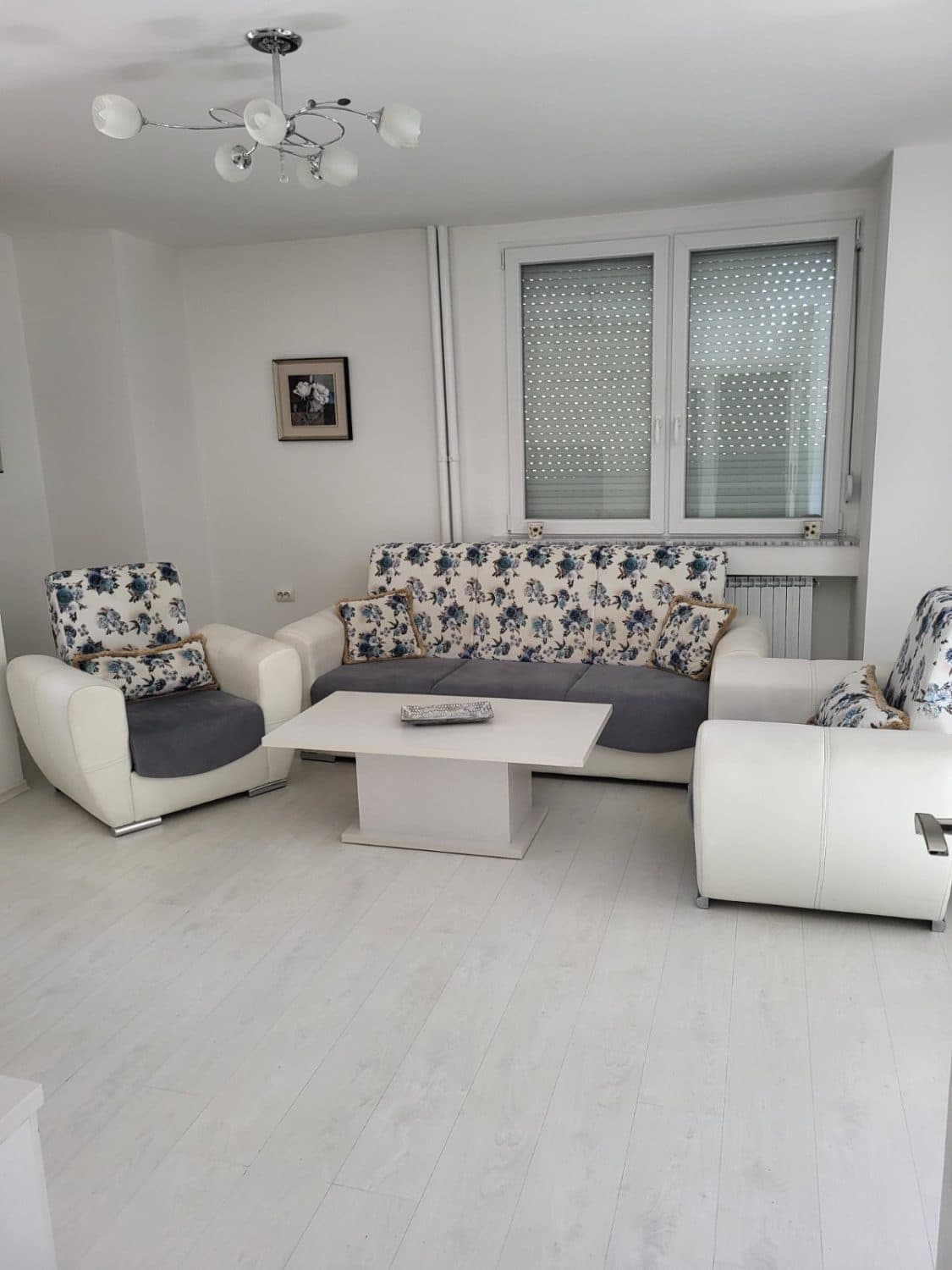 Spacious apartment 90m2 in Avtokomanda - For Rent - Gazi Baba - Image 1