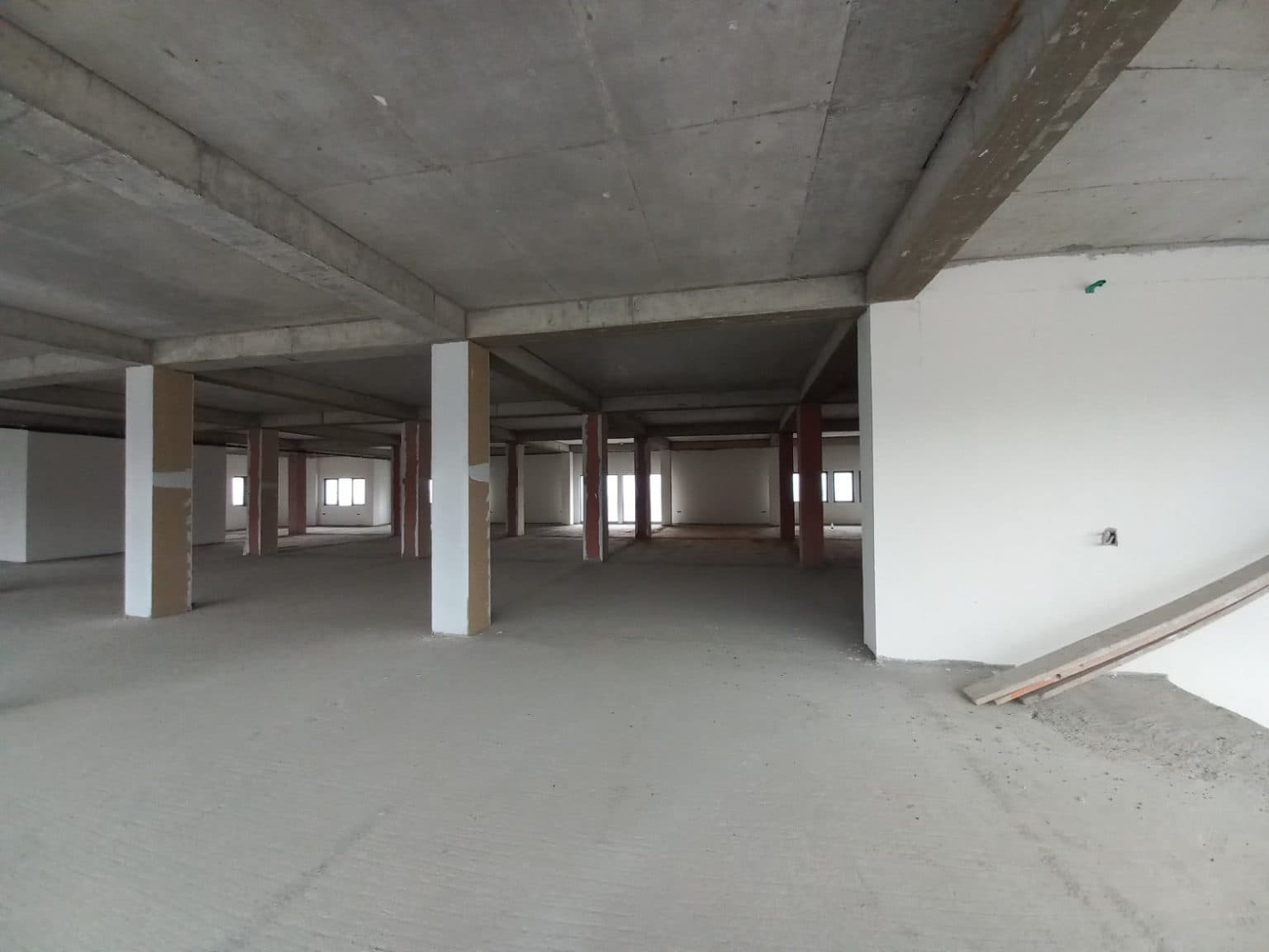 Магацин 2900м2 во Ѓорче Петров - 2