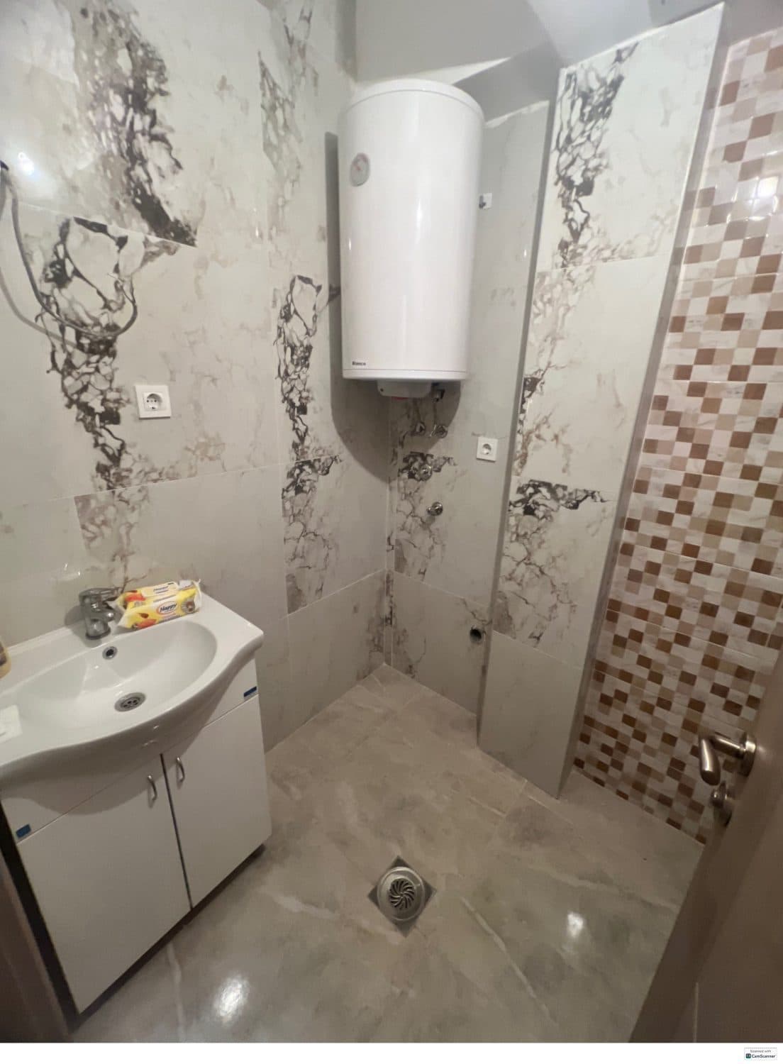 Apartment 106m2 in Avtokomanda - For Rent - Gazi Baba - Image 7