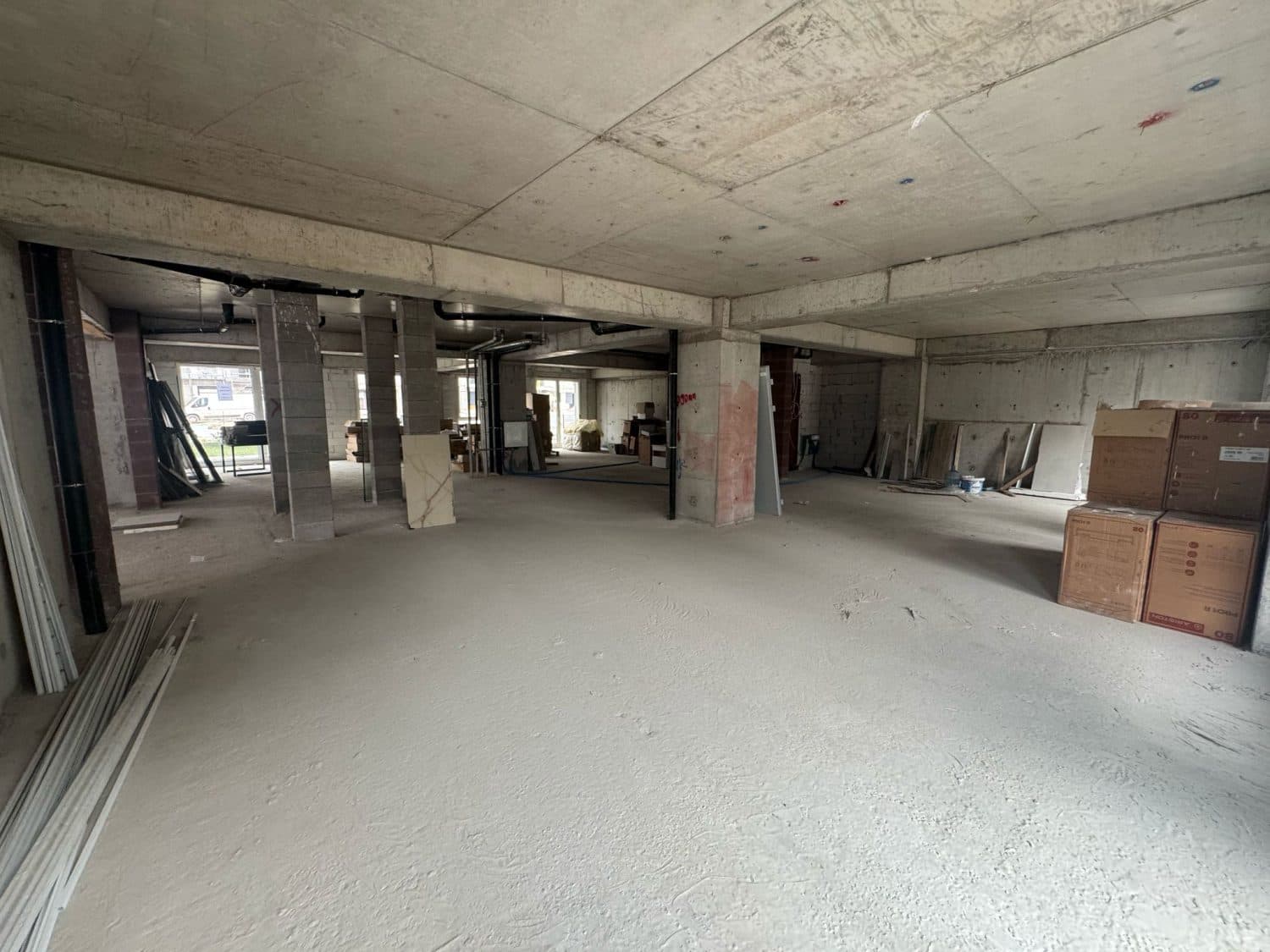 Деловен простор 300м2 во East Gate Living - За Изнајмување - Гази Баба - Слика 1