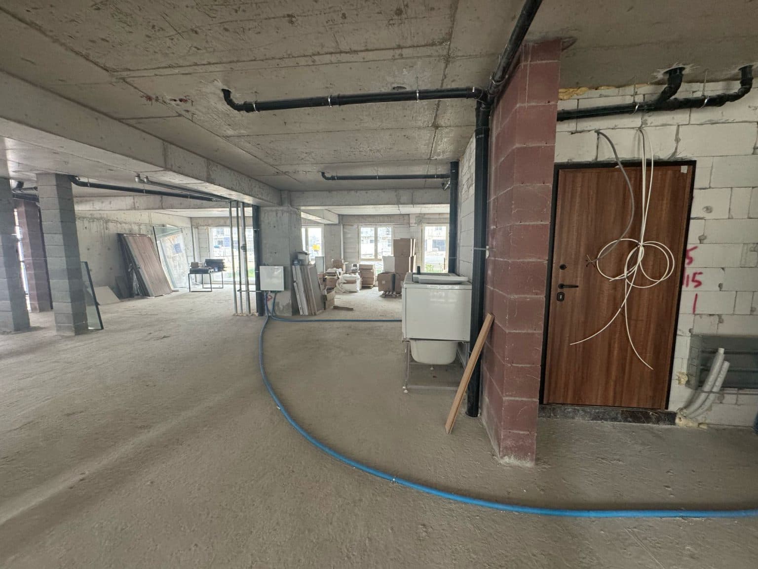 Деловен простор 300м2 во East Gate Living - 2