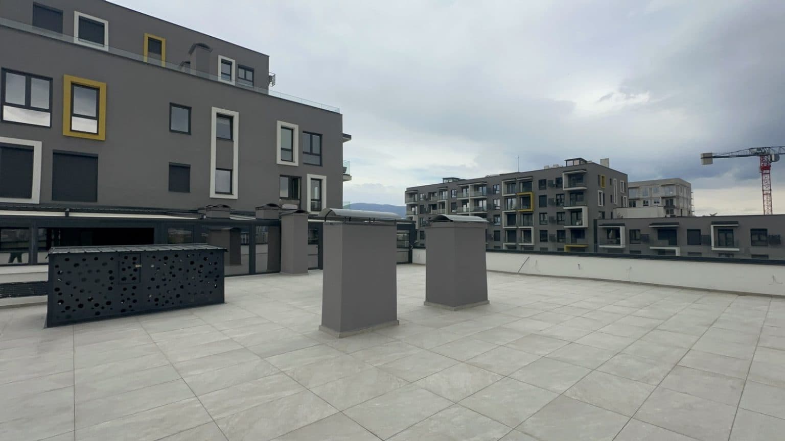 Business space 200m2 in East Gate Complex - For Rent - Gazi Baba - Image 4