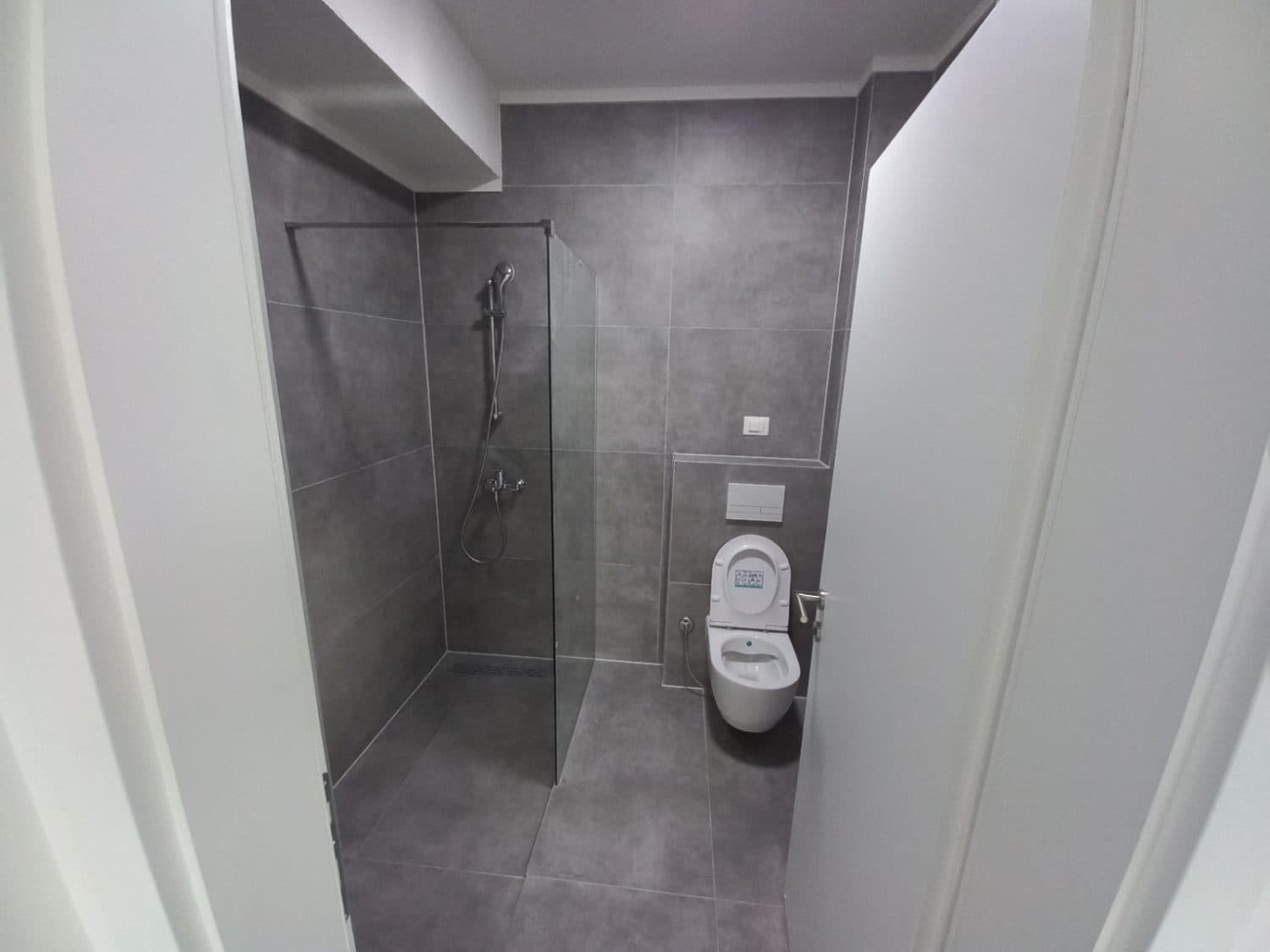 Деловен простор 100м2 во комплексот East Gate Living - За Изнајмување - Гази Баба - Слика 2