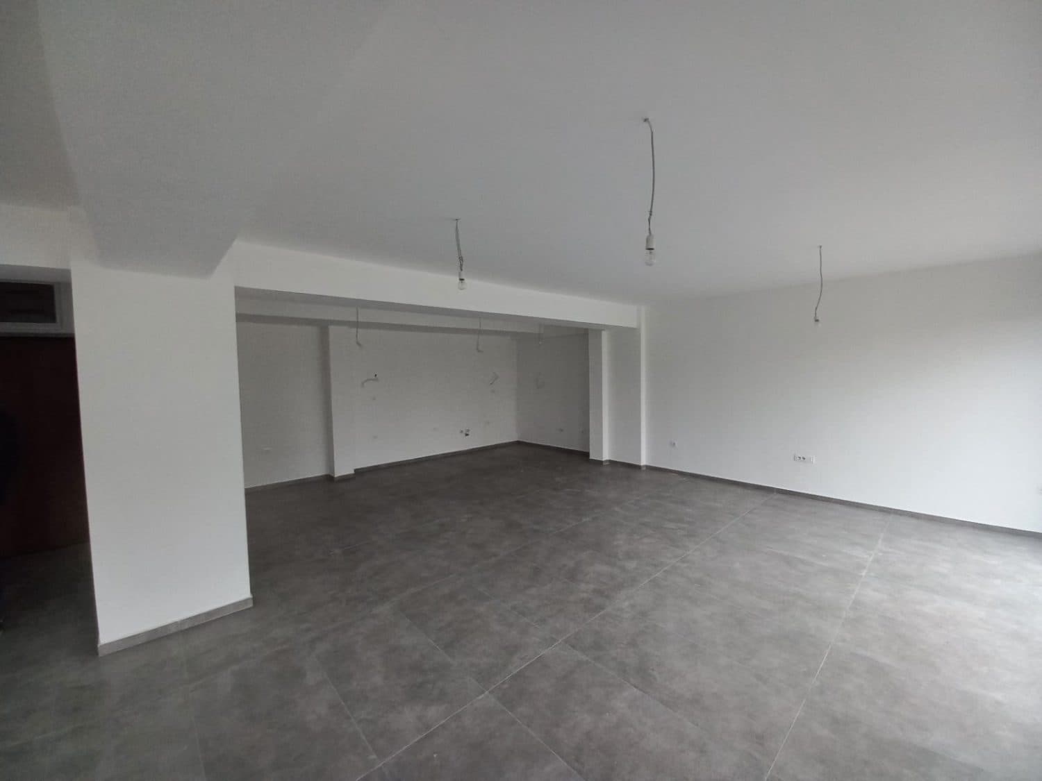 Деловен простор 100м2 во комплексот East Gate Living - За Изнајмување - Гази Баба - Слика 5