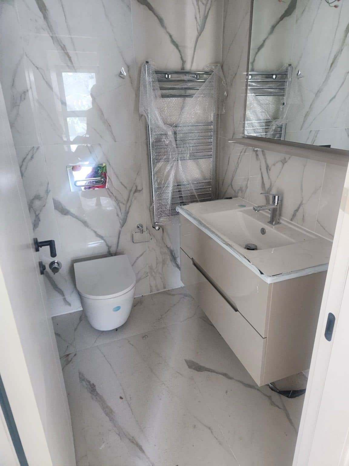 СТИЛСКИ ОПРЕМЕН СТАН 72М2 ВО КОМПЛЕКСОТ DIAMOND - За Изнајмување - Центар - Слика 9