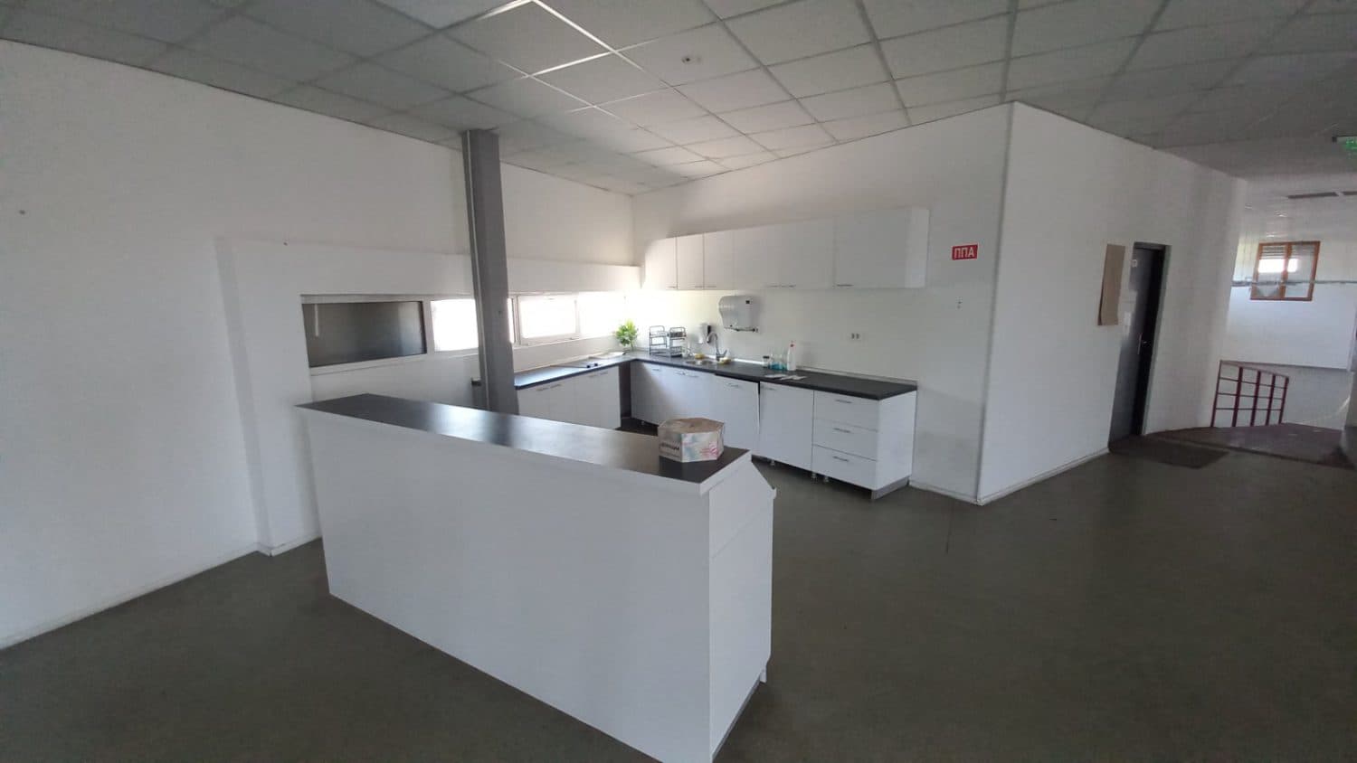 Магацински простор од 990м2 - За Изнајмување - Кисела Вода - Слика 5