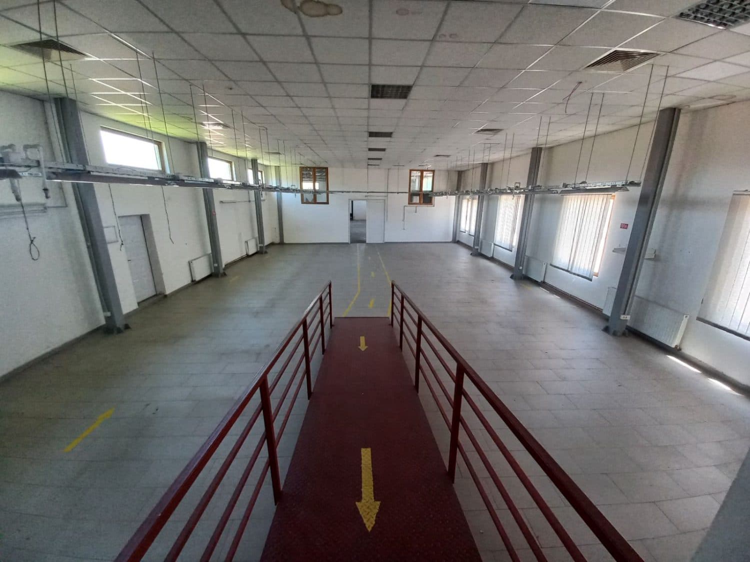 Магацински простор од 990м2 - За Изнајмување - Кисела Вода - Слика 2