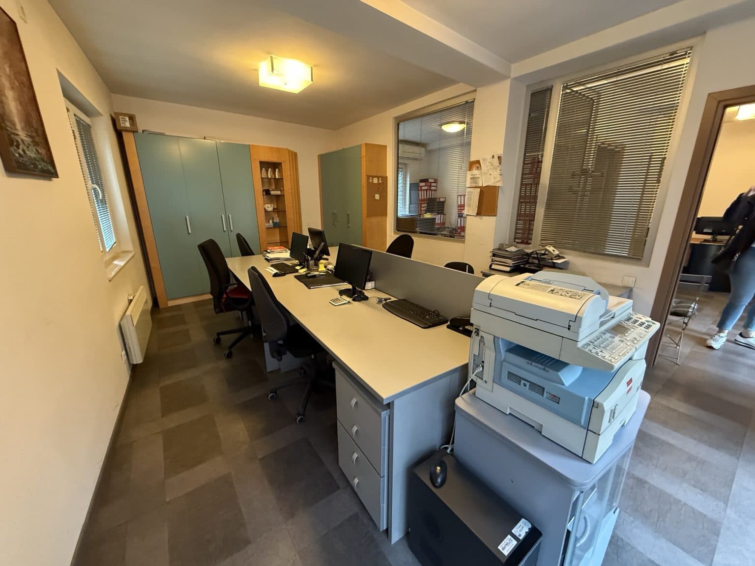 Деловен простор 92м2 во Центар - За Изнајмување - Центар - Слика 7