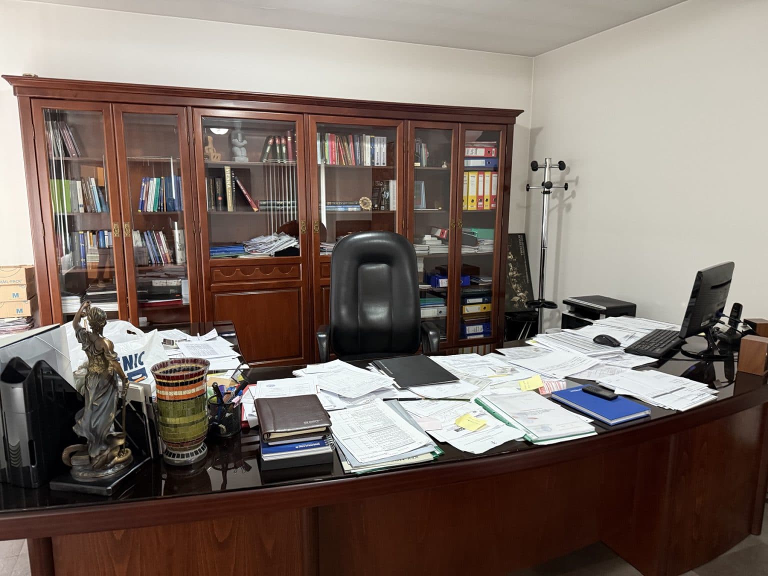 Деловен простор 92м2 во Центар - За Изнајмување - Центар - Слика 2