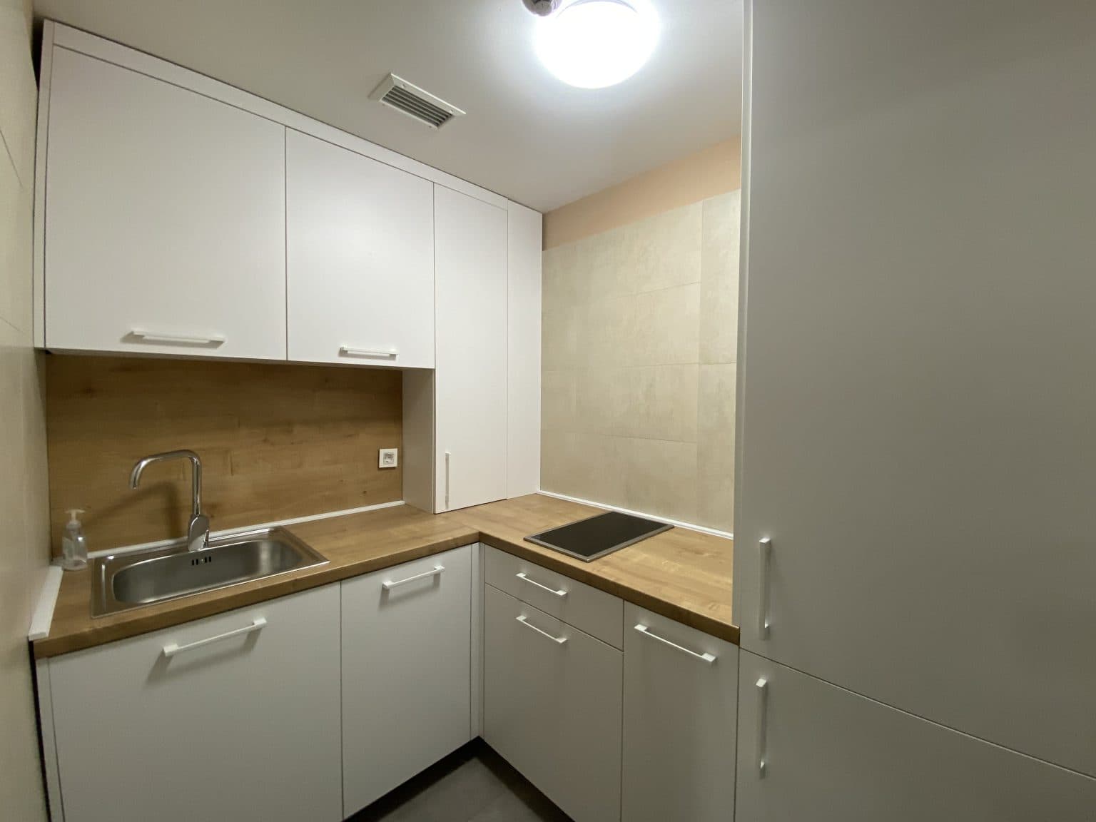 Business Space 560m2 in Center - For Rent - Centar - Image 13