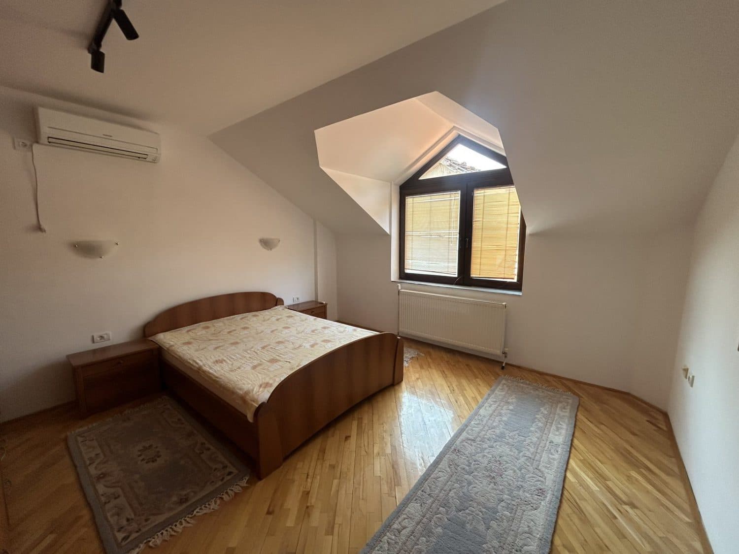 Куќа 385м2 на мирна локација во Жданец - За Продажба - Центар - Слика 8