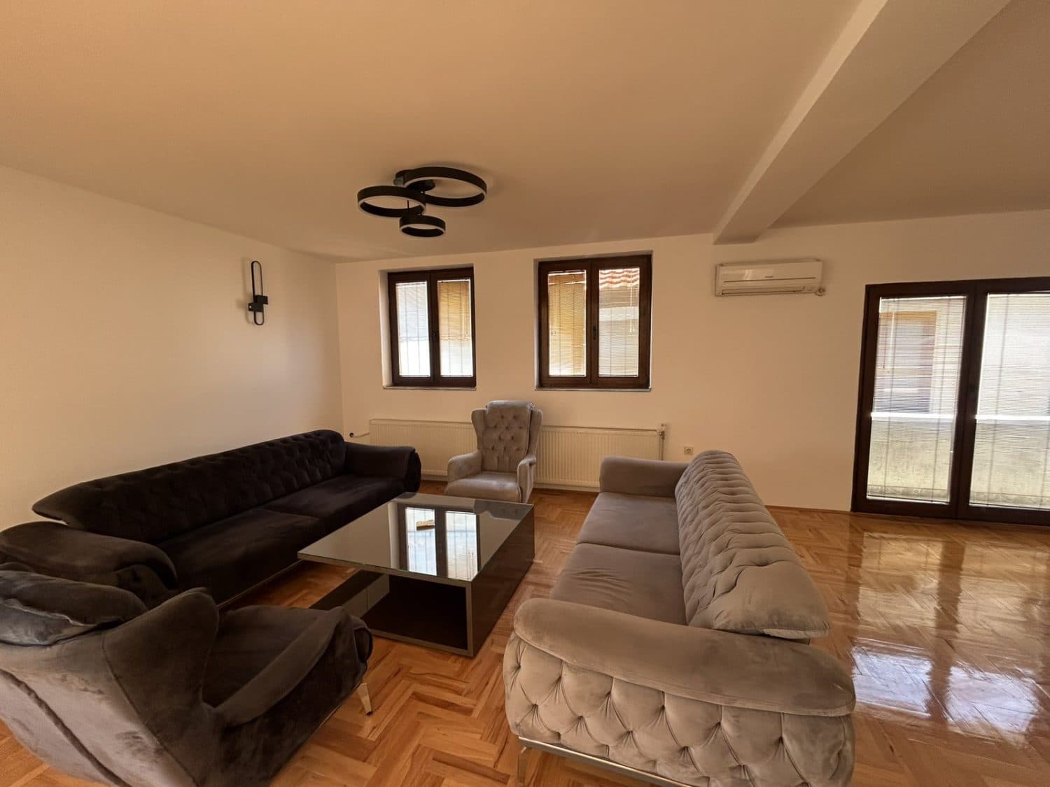 Куќа 385м2 на мирна локација во Жданец - За Продажба - Центар - Слика 4