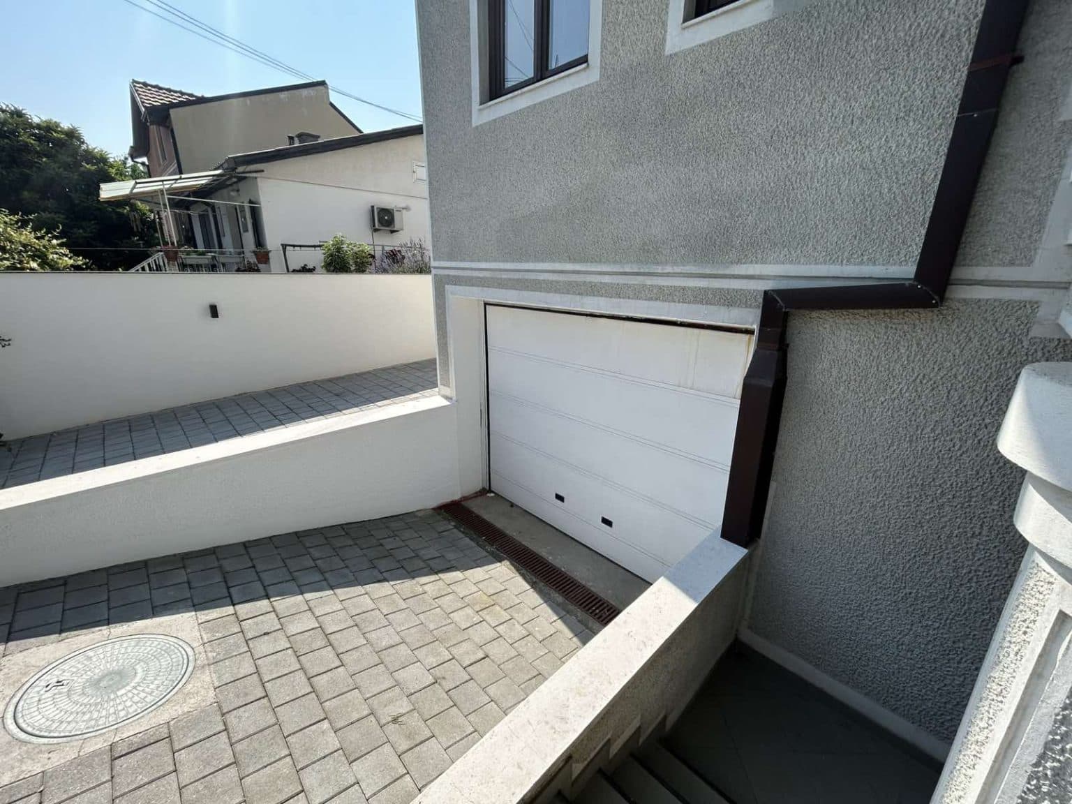 Specious house 385m2 in Zhdanec - For Sale - Karposh - Image 11