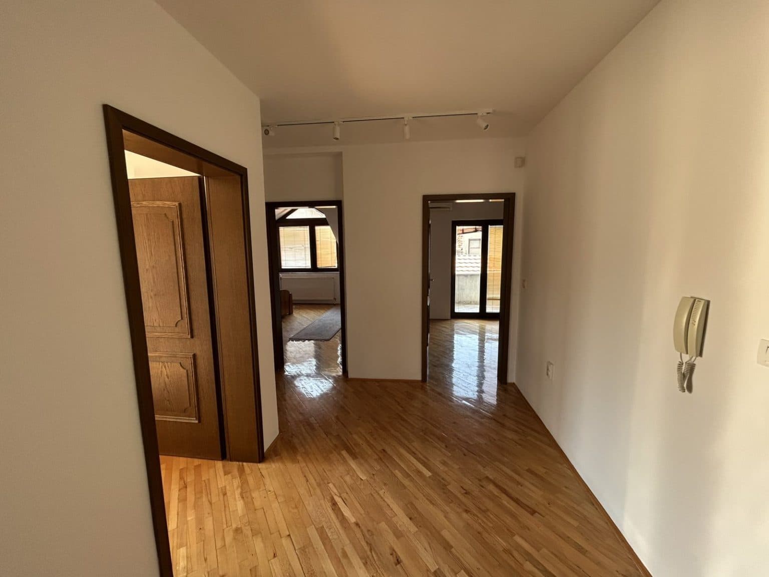 Specious house 385m2 in Zhdanec - For Sale - Karposh - Image 6