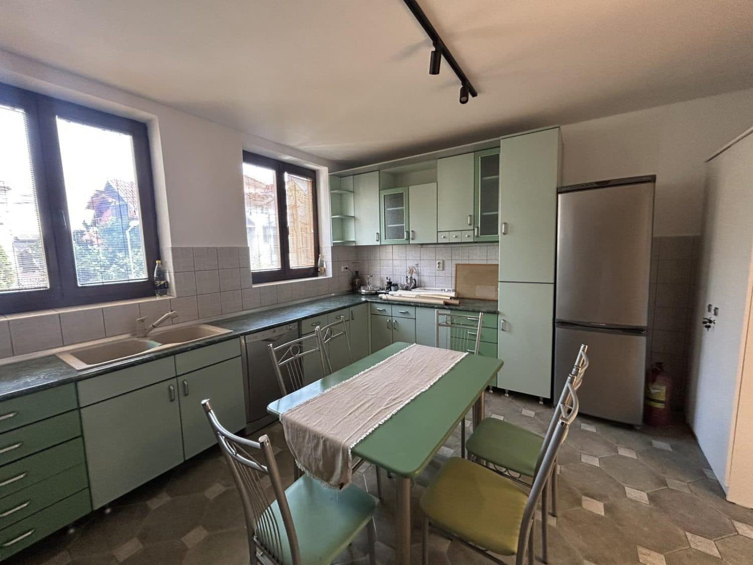 Пространа куќа 385м2 во Жданец - За Продажба - Карпош - Слика 7