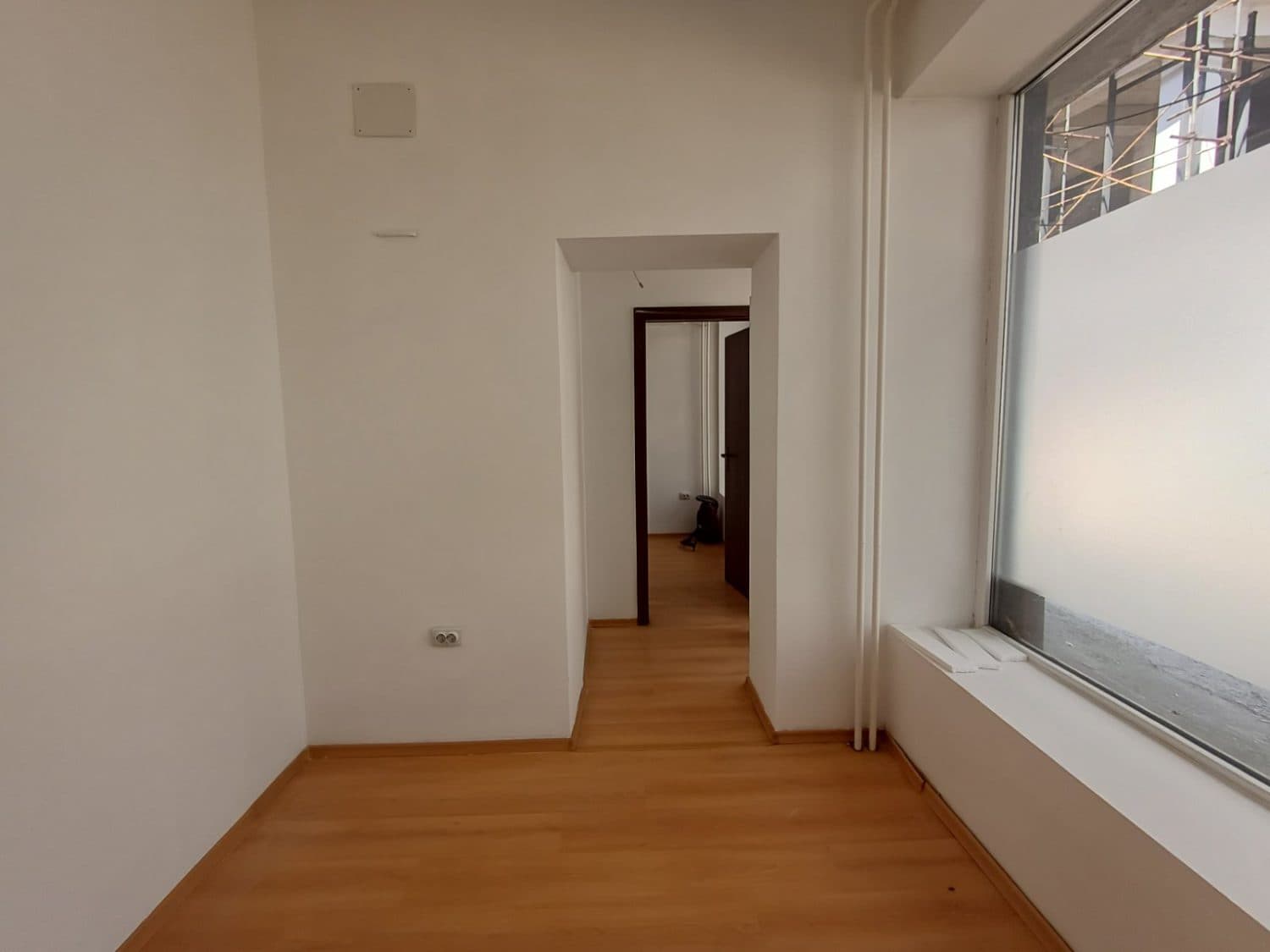 Деловен простор 30м2 во Центар - За Изнајмување - Центар - Слика 2