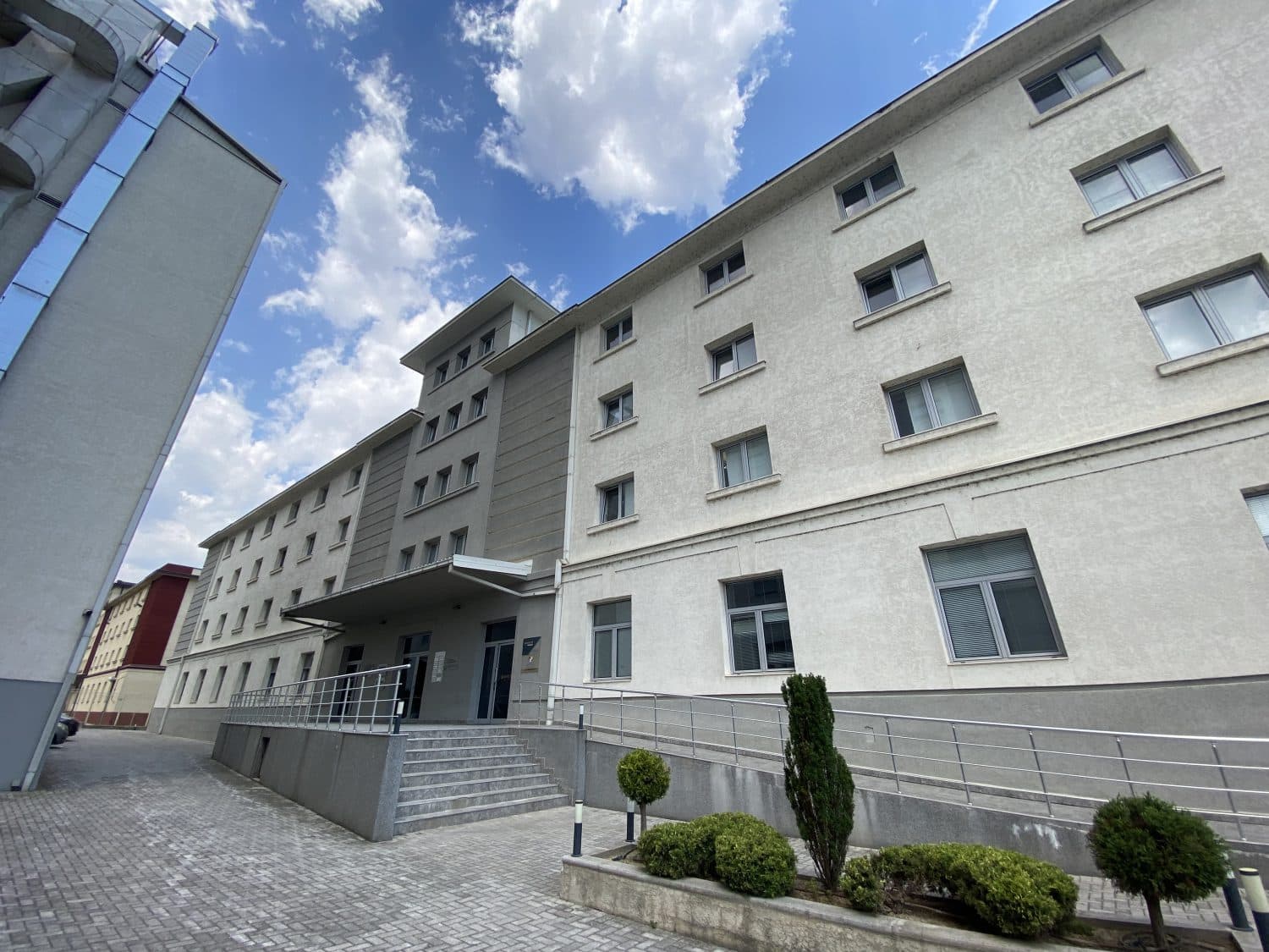 Премиум деловна зграда со канцелариски простории - За Изнајмување - Кисела Вода - Слика 2