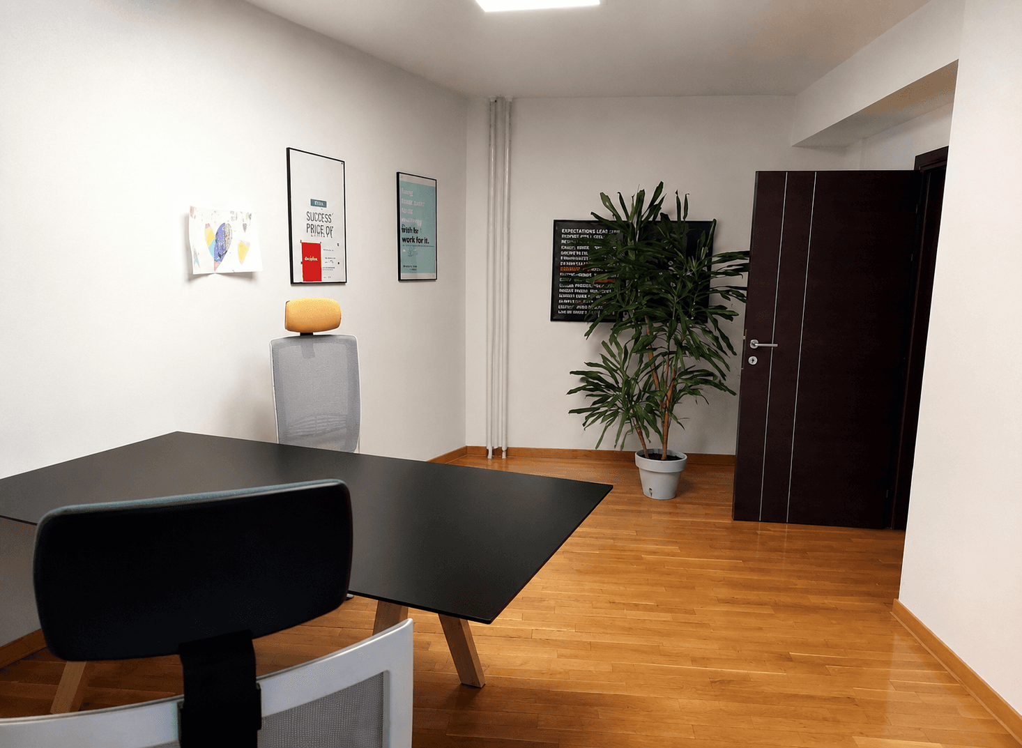 Office Space 123m² in Center - For Rent - Skopje - Image 4