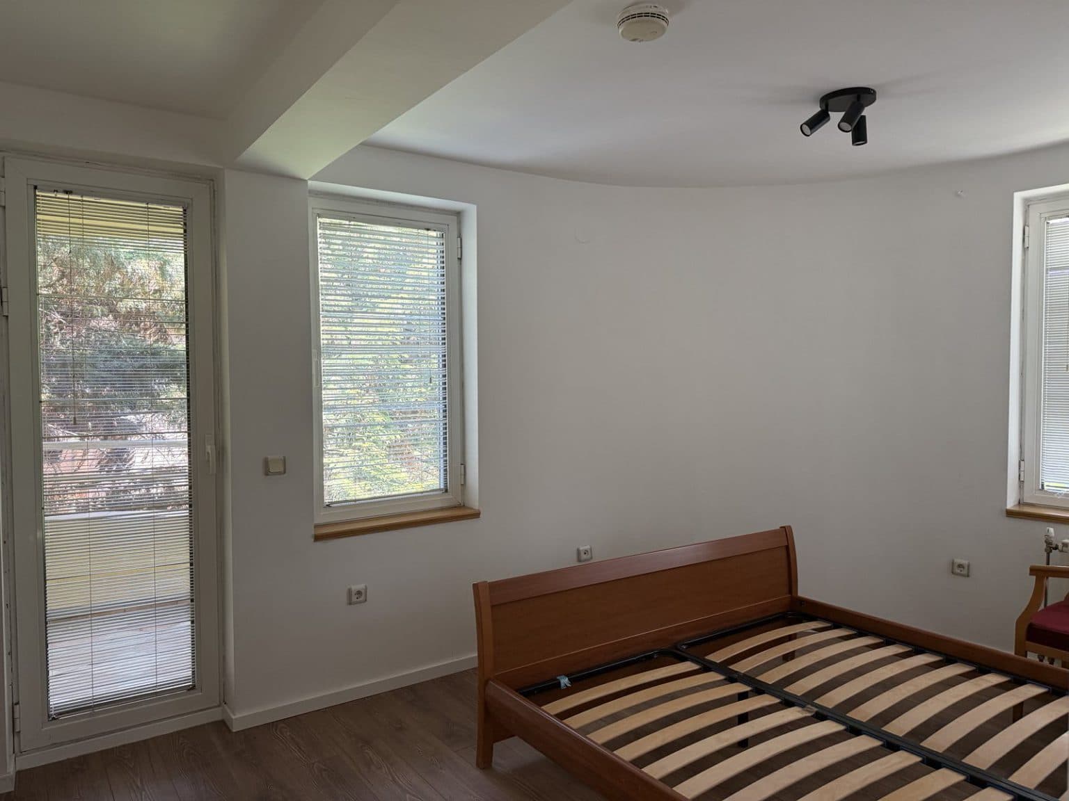 House with spacious yard in Zlokukjani - For Rent - Zlokukjani - Image 11