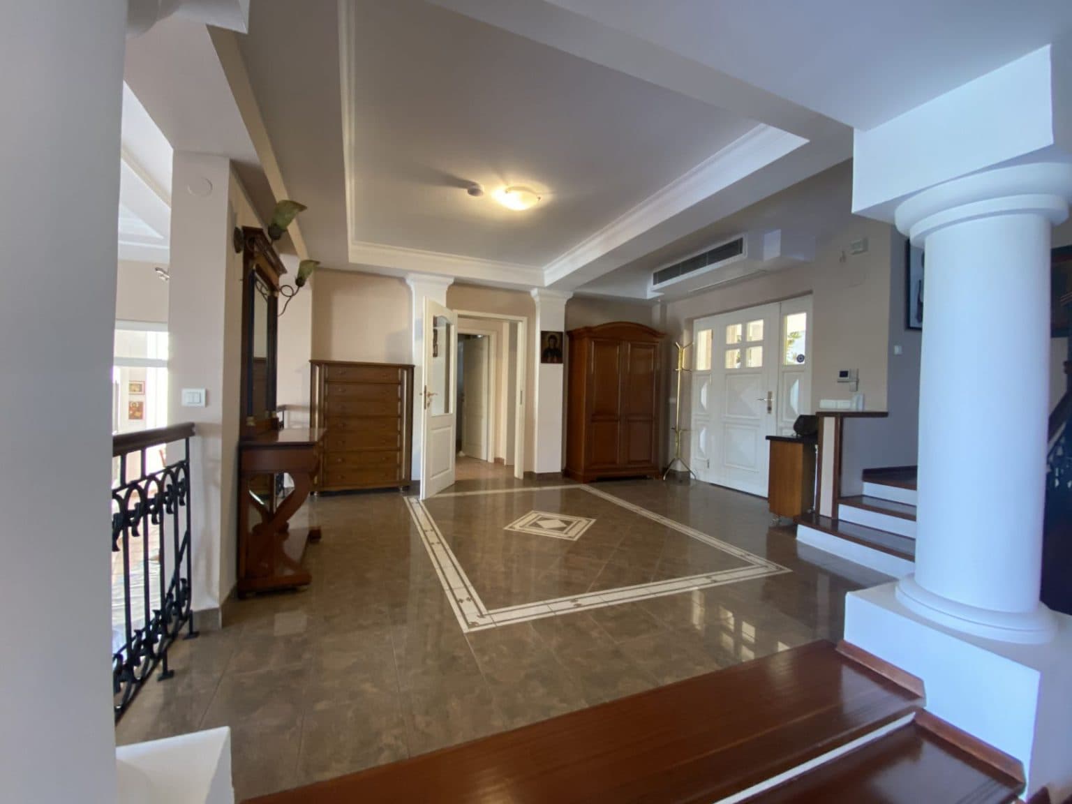 Family house 492m² in Crniche - For Sale - Kisela Voda - Image 5