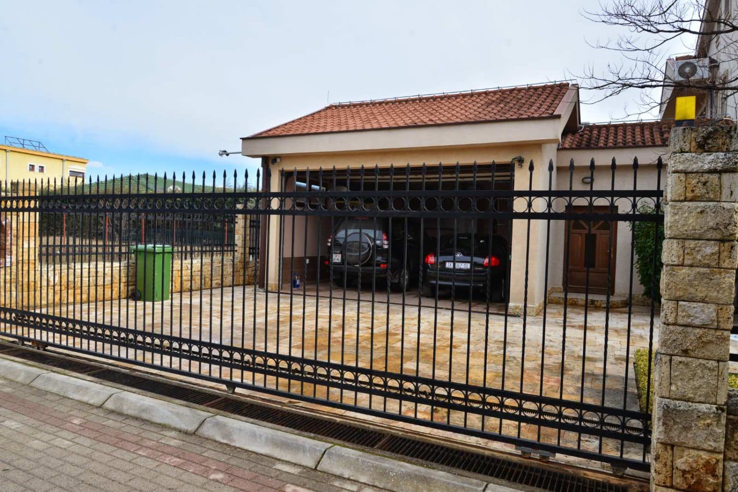 Spacious house 530m2 in Bardovci - For Rent - Bardovci - Image 11